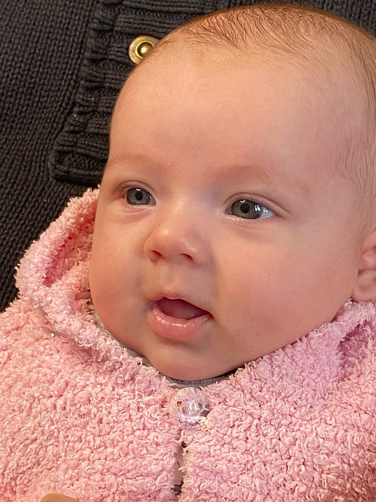 Anaële a rejoint le concours — aidez-le/la à gagner de superbes lots ! baby, baby_toddler_clothing, cheek, child, chin, close_up, collar, ear, eyebrow, eyelash, forehead, happy, iris, lip, nose, person, pink, skin, sleeve, smile