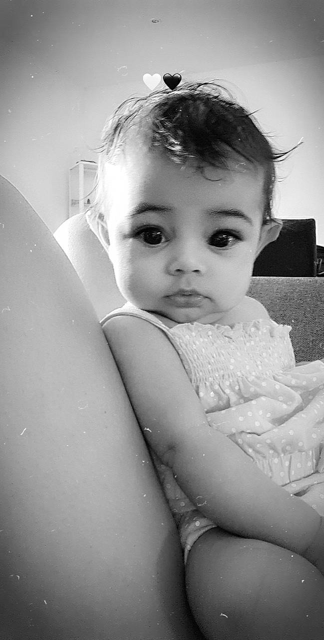 Shayna a rejoint le concours — aidez-le/la à gagner de superbes lots ! baby, beauty, black, black_and_white, cheek, child, eye, eyebrow, face, head, lip, monochrome, monochrome_photography, nose, person, photograph, skin, snapshot, standing, toddler