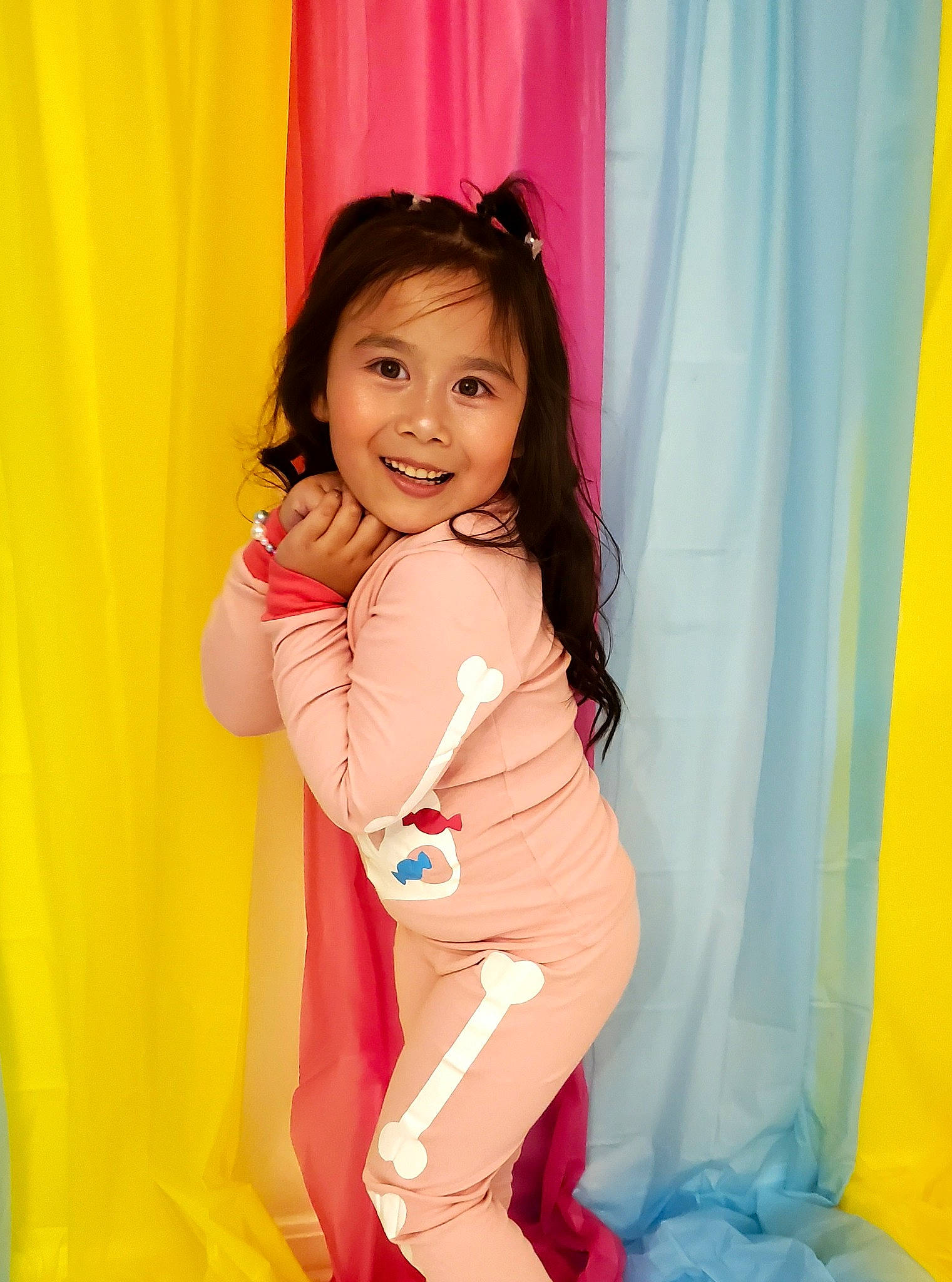 Clary is registered to the contest to win money with this photo: abdomen, chest, curtain, event, flash_photography, gesture, happy, human_leg, joy, leg, magenta, navel, person, pink, smile, stomach, textile, thigh, thumb, toddler