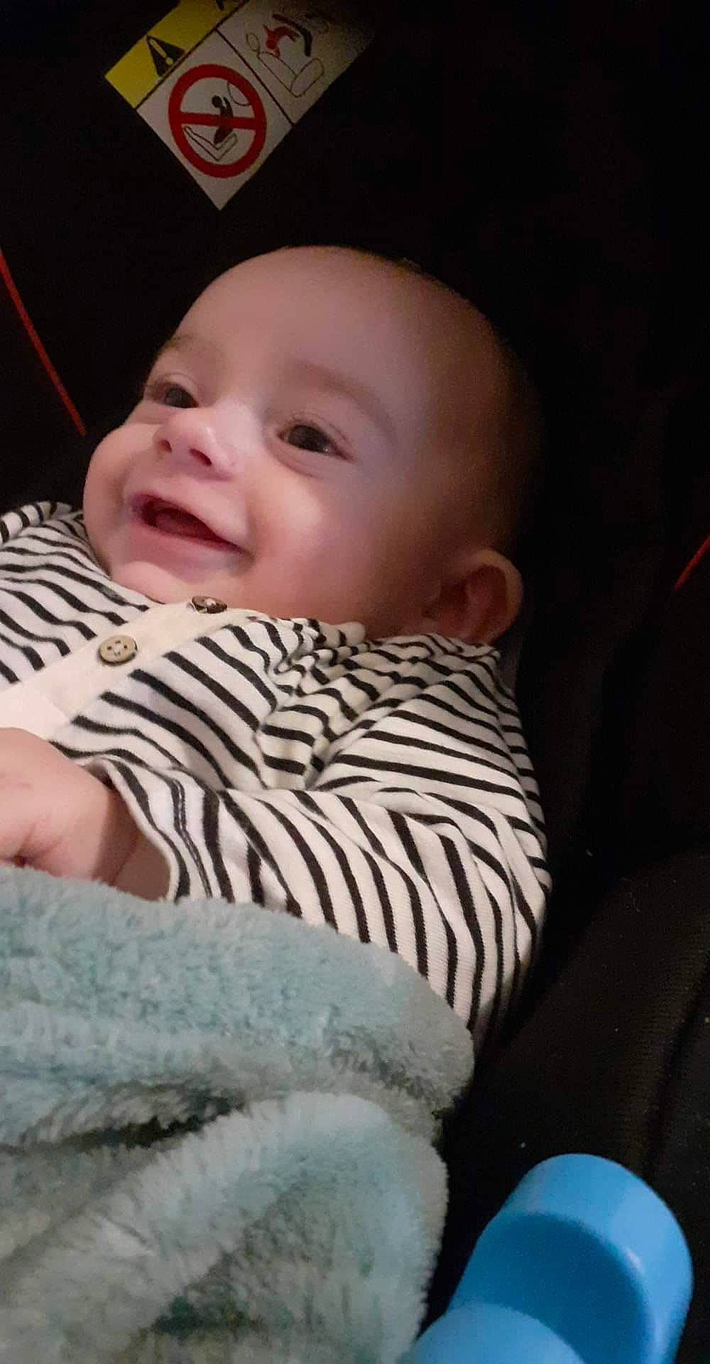 Aaron a rejoint le concours — aidez-le/la à gagner de superbes lots ! baby, baby_toddler_clothing, cheek, child, chin, comfort, ear, eyebrow, facial_expression, forehead, happy, human, iris, lip, mouth, organ, person, product, skin, toddler