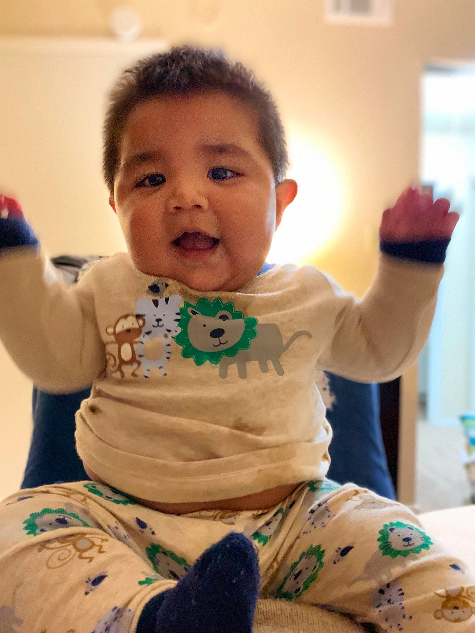 Luis is registered to the contest to win money with this photo: abdomen, arm, baby, cheek, child, finger, hand, head, person, play, sitting, skin, sleeve, smile, toddler