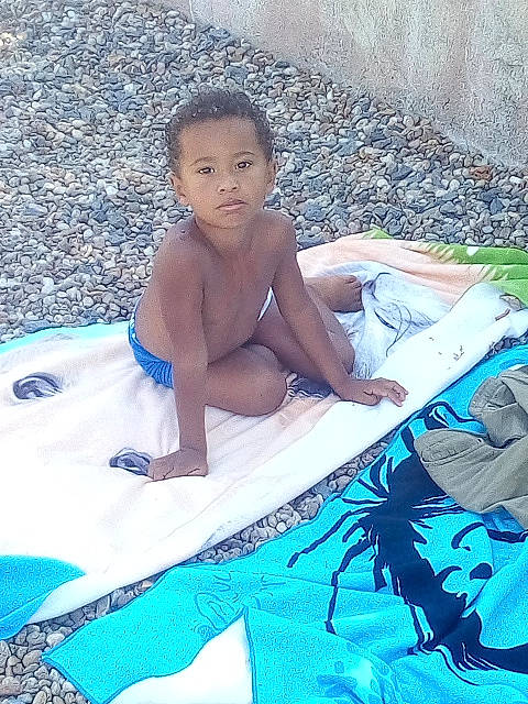 Mathias a rejoint le concours — aidez-le/la à gagner de superbes lots ! aqua, baby, barechested, barefoot, bathing, briefs, child, fish, foot, leisure, person, stomach, summer, swim_brief, swimming_pool, swimwear, toddler, toe, underpants