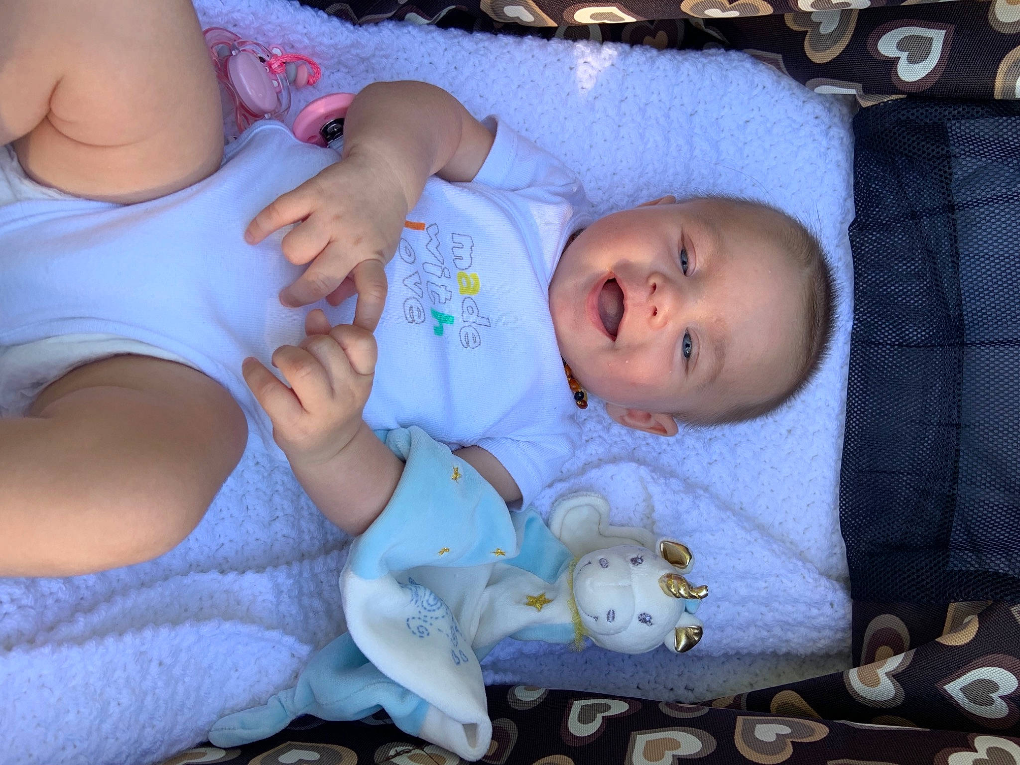 Perle participe au concours pour gagner de l'argent avec cette photo : baby, child, person, product, toddler