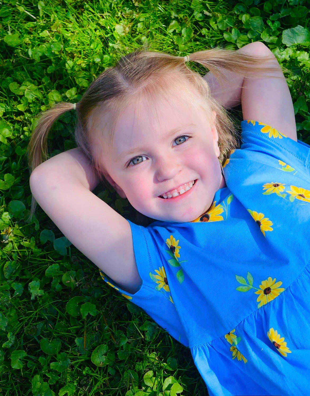 Addison is registered to the contest to win money with this photo: arm, cool, eye, face, finger, flash_photography, grass, green, hair, happy, head, iris, joy, leisure, meadow, people_in_nature, person, plant, shoulder, skin
