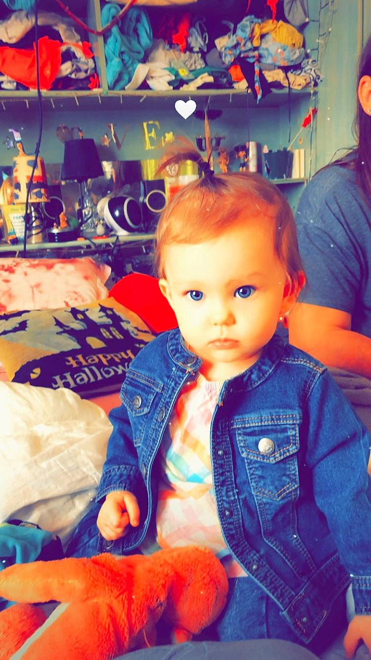 Ambre a rejoint le concours — aidez-le/la à gagner de superbes lots ! baby, baby_toddler_clothing, blue, cheek, child, cool, denim, doll, electric_blue, eyelash, fashion, fashion_design, fun, fur, hairstyle, orange, person, textile, toddler, toy