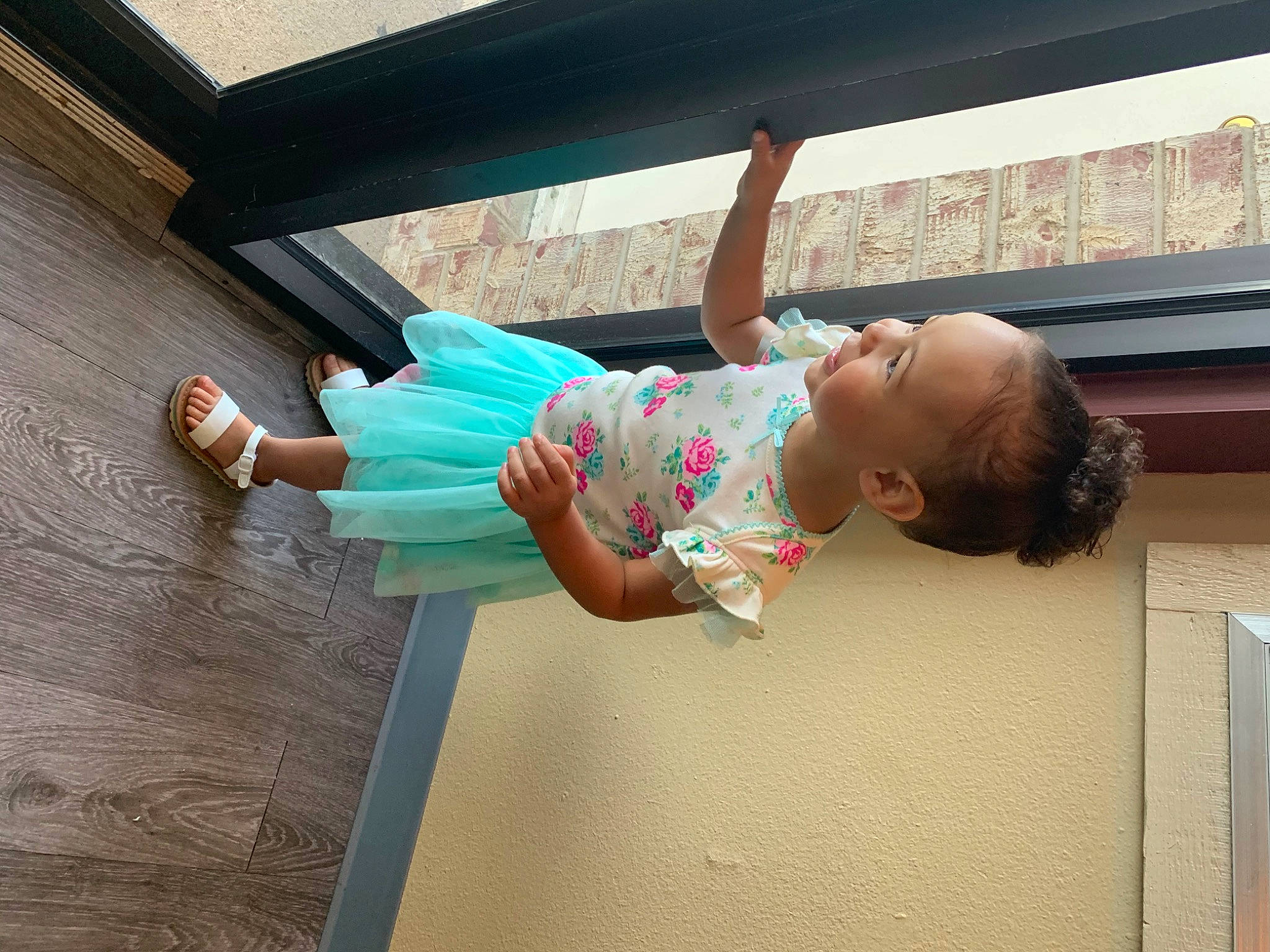 Kyah is registered to the contest to win money with this photo: baby, child, fun, happy, leg, person, play, toddler, vacation