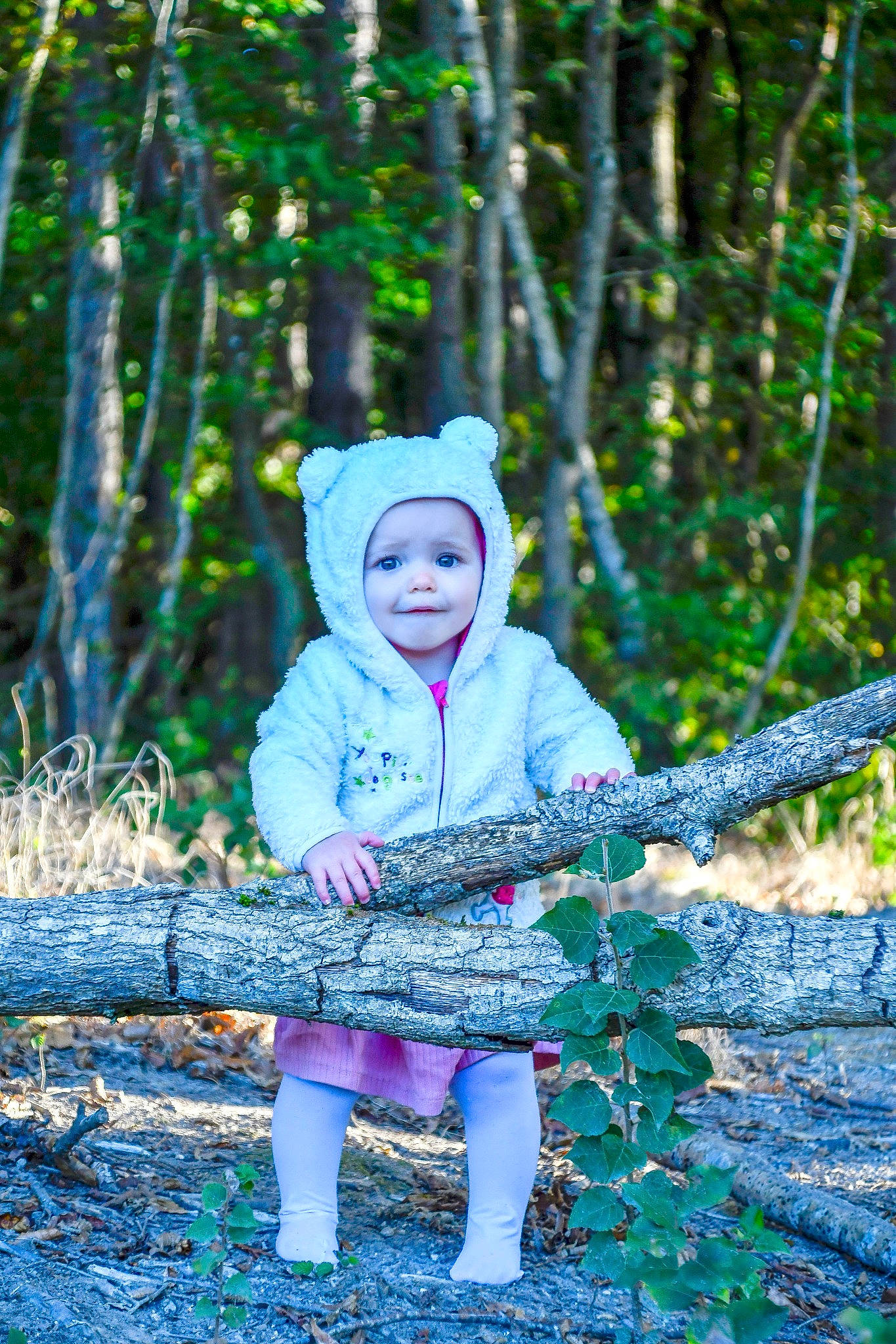 Louna participe au concours pour gagner de l'argent avec cette photo : baby, baby_toddler_clothing, botany, deciduous, electric_blue, forest, fun, grass, happy, headwear, leaf, leisure, people_in_nature, person, plant, recreation, terrestrial_plant, toddler, tree, twig