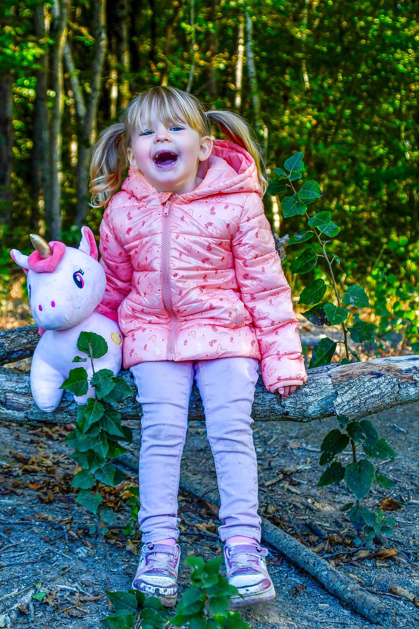 Louise participe au concours pour gagner de l'argent avec cette photo : bangs, child, doll, fawn, forest, fur, grass, happy, magenta, pattern, people_in_nature, person, pink, plant, rabbit, sitting, smile, spring, toddler, toy