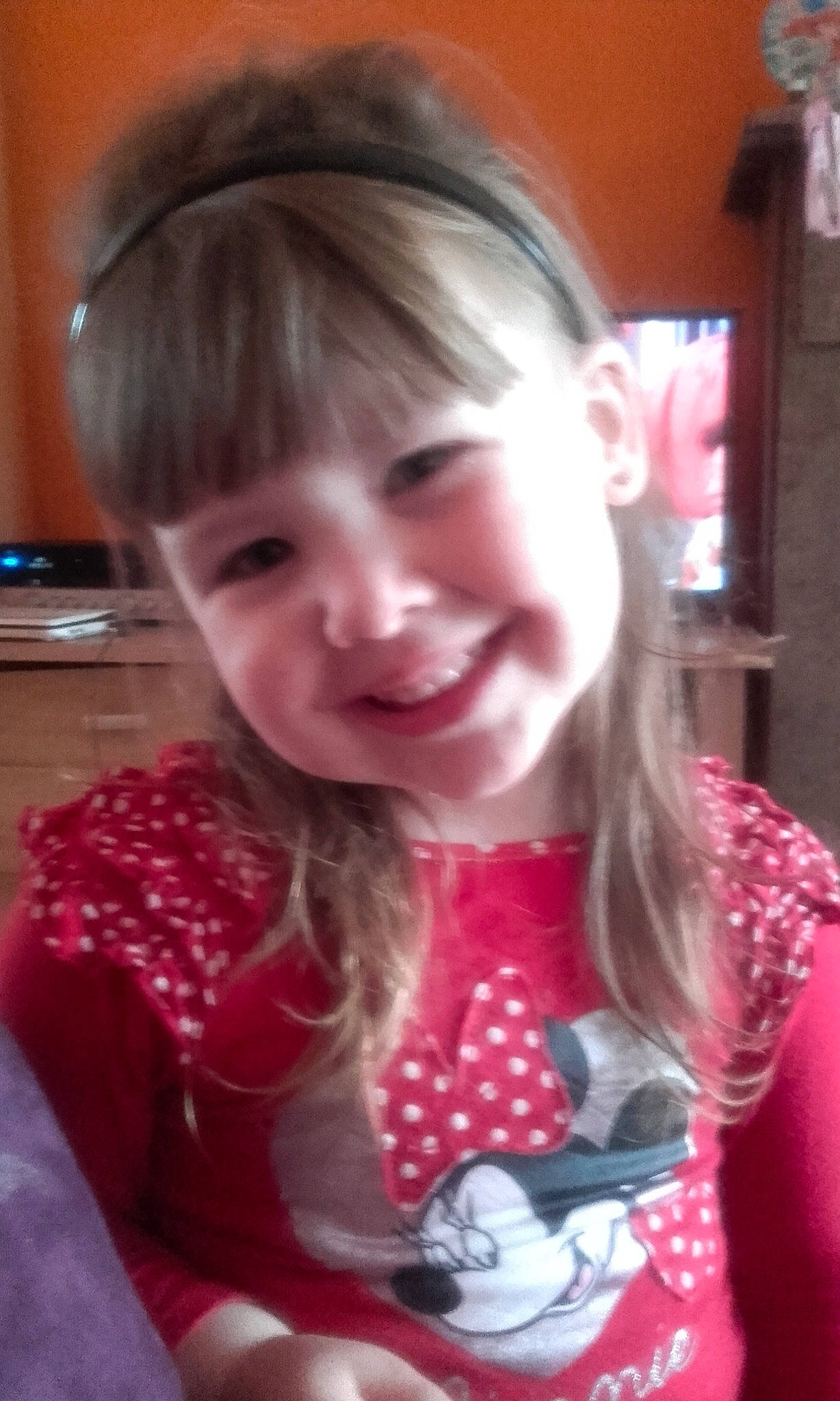 Elora a rejoint le concours — aidez-le/la à gagner de superbes lots ! blond, cheek, chin, ear, face, forehead, girl, hair, hair_accessory, hair_coloring, hairstyle, human_hair_color, joy, lip, mouth, nose, person, pink, product, skin