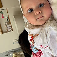 Rose a rejoint le concours — aidez-le/la à gagner de superbes lots ! baby, bed, blue_eyes, bunny_design, child, close_up, curious, cute, face, furniture, head, homedecor, indoor, infant, lying_down, person, red_checkered_skirt, soft_light, teddy_bear, white_clothing
