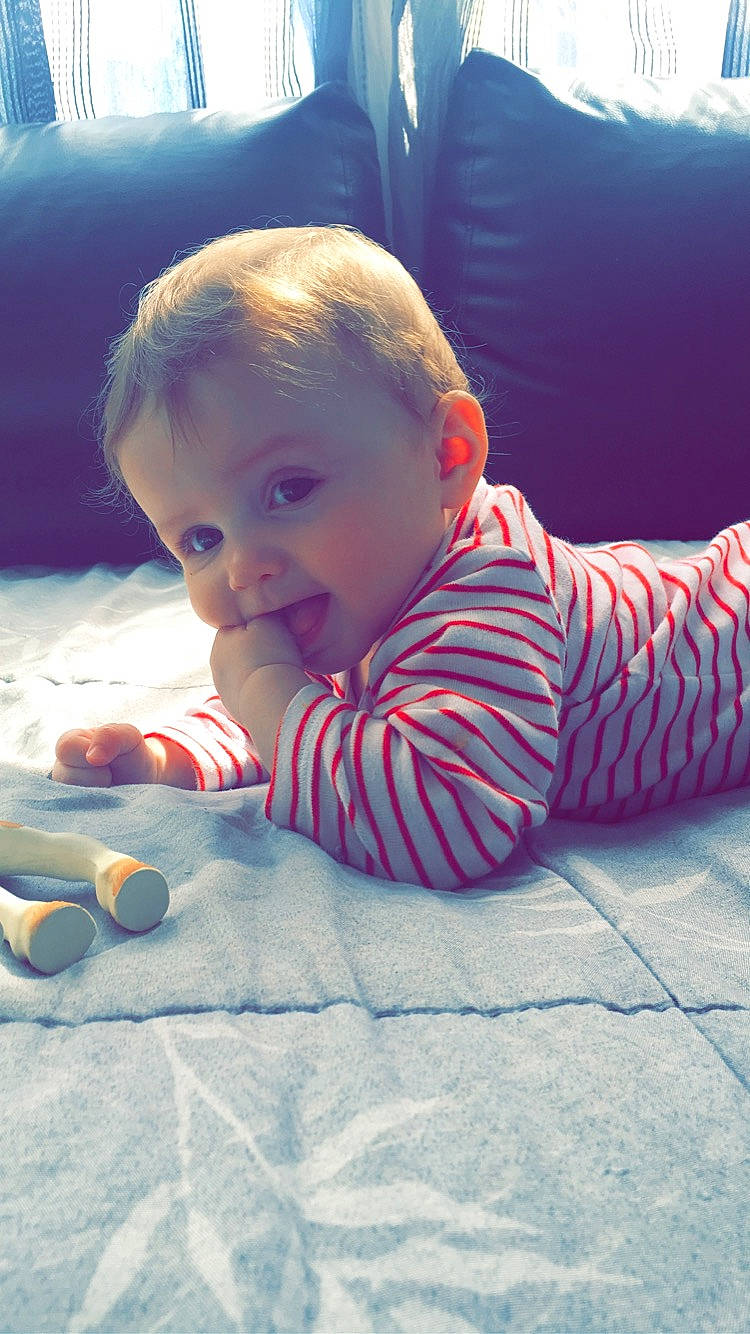 Éloïse participe au concours pour gagner de l'argent avec cette photo : baby, baby_toddler_clothing, cheek, child, comfort, eye, facial_expression, floor, flooring, fun, happy, head, mouth, nose, person, product, skin, smile, toddler, toy