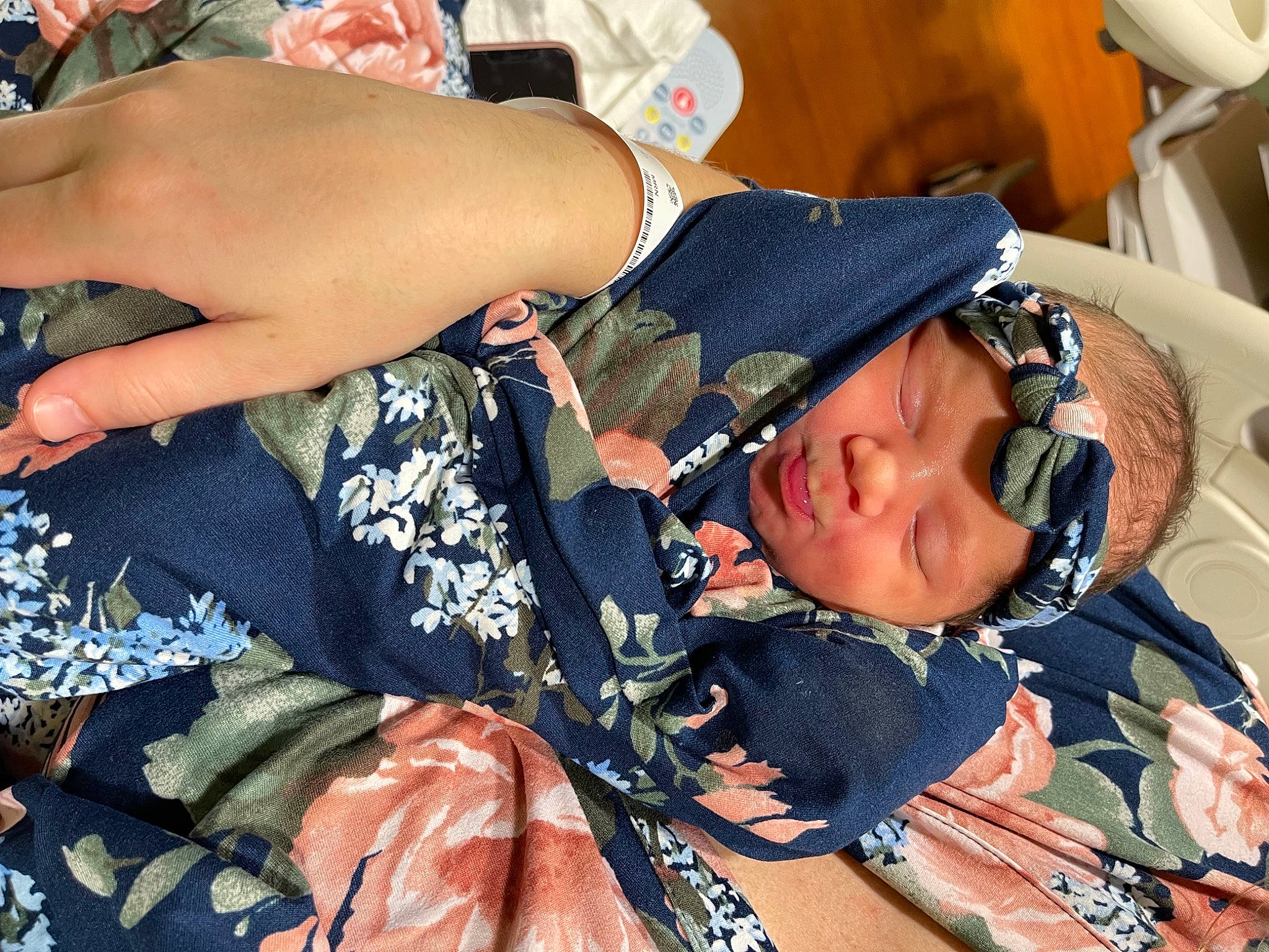 Brezlynn is registered to the contest to win money with this photo: bracelet, camouflage, child, comfort, cool, eyewear, fashion_accessory, fun, gesture, headwear, human_leg, military_camouflage, nail, pattern, person, street_fashion, sunglasses, textile, thigh, thumb