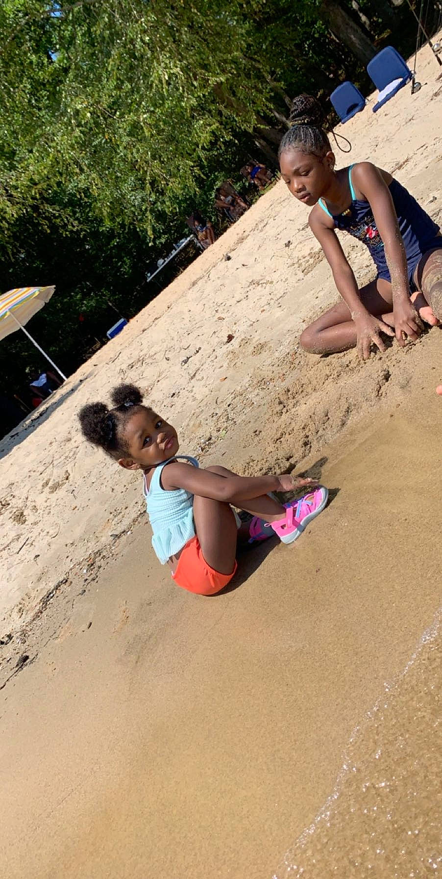 Ximena is registered to the contest to win money with this photo: fun, leg, leisure, mud, person, play, recreation, vacation