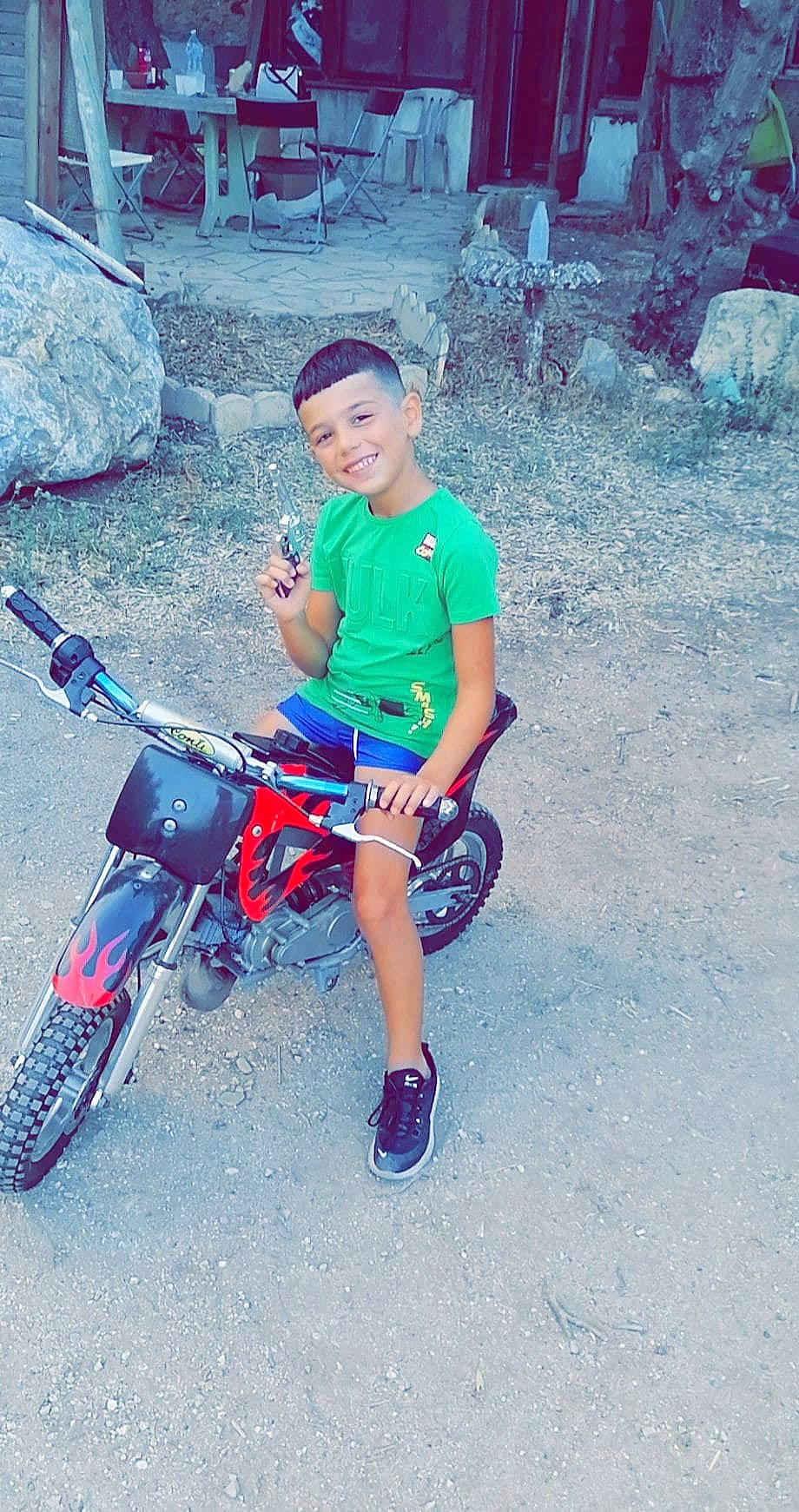 Soann participe au concours pour gagner de l'argent avec cette photo : automotive_tire, automotive_wheel_system, bicycle_accessory, bicycle_handlebar, chair, electric_blue, fun, happy, helmet, joy, leg, leisure, motor_vehicle, person, recreation, shorts, sneakers, t_shirt, tire, toddler