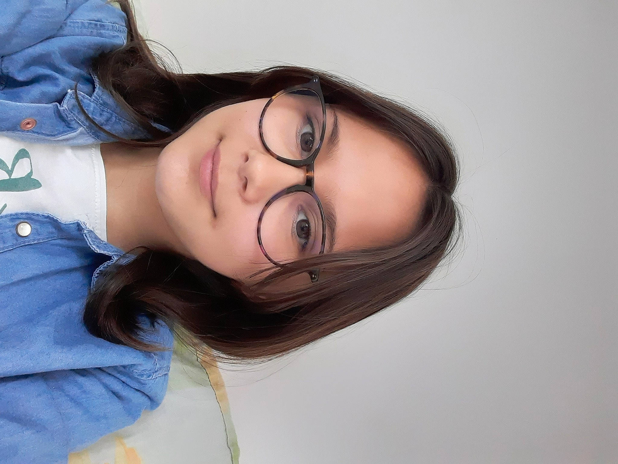 Kara participe au concours pour gagner de l'argent avec cette photo : cheek, chin, comfort, eyebrow, eyelash, eyewear, facial_expression, flash_photography, forehead, glasses, hairstyle, jaw, joy, lip, mouth, neck, nose, person, shoulder, skin