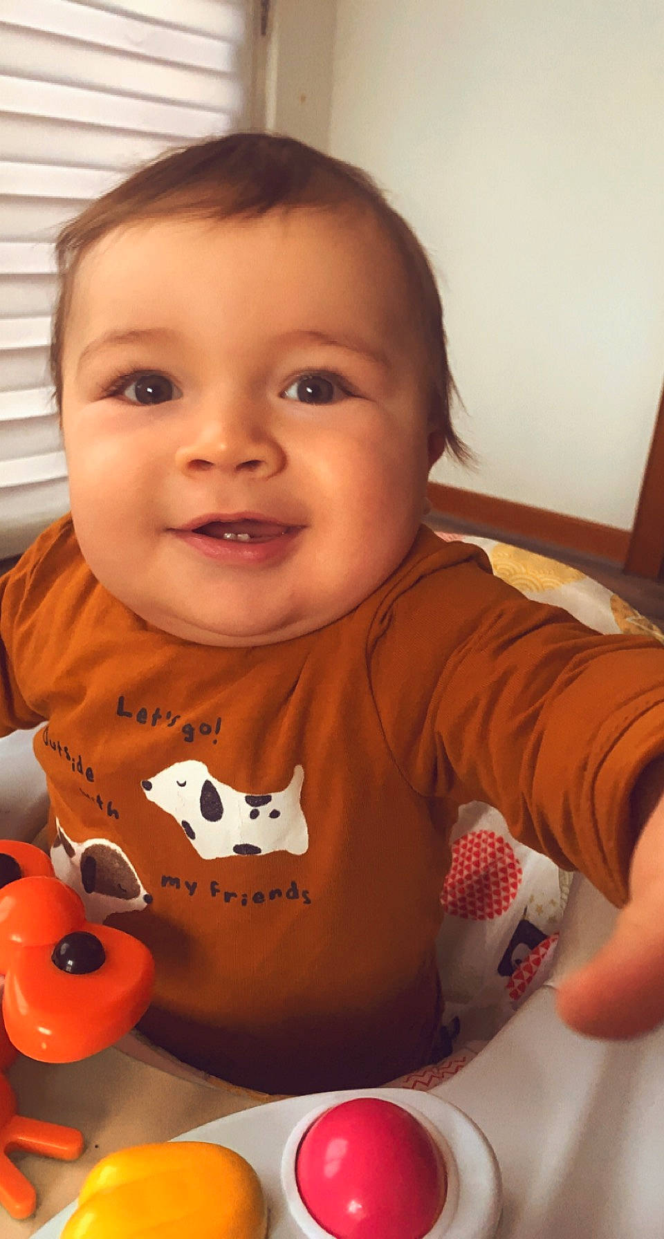 Nolan a rejoint le concours — aidez-le/la à gagner de superbes lots ! arm, baby, baby_toddler_clothing, cheek, chin, dress, eye, finger, hair, happy, head, iris, joy, lip, mouth, nose, person, skin, sleeve, smile