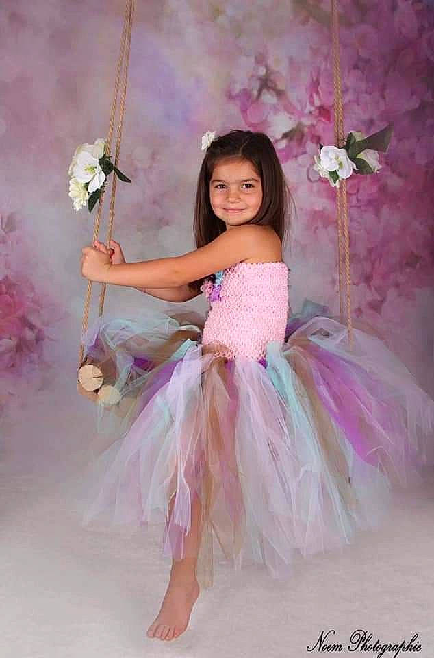 Ilyana a rejoint le concours — aidez-le/la à gagner de superbes lots ! ballet_tutu, child, clothing, costume, dancer, dress, flower, gown, joy, lilac, person, petal, photography, pink, plant, product, purple