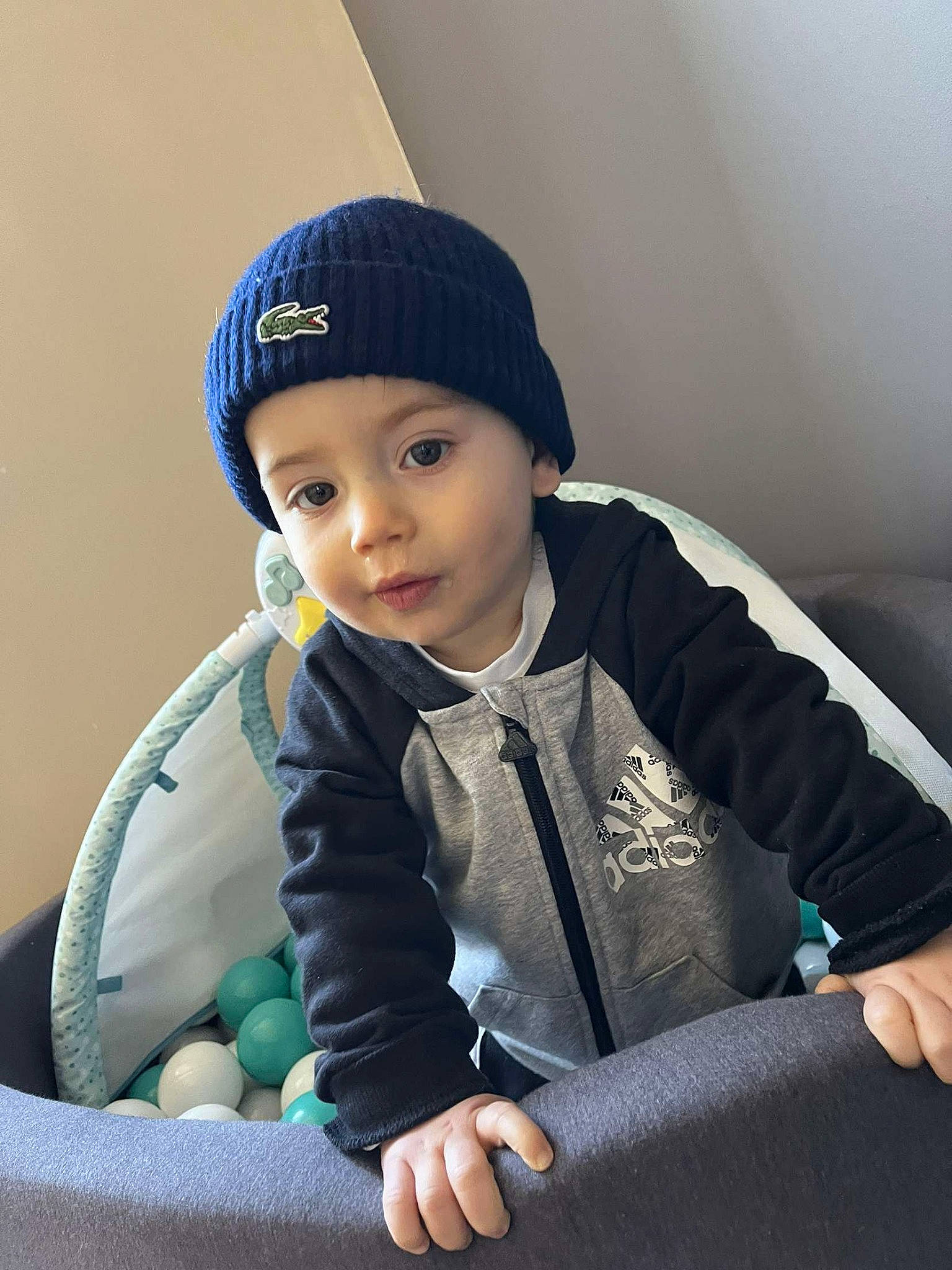 Aaron a rejoint le concours — aidez-le/la à gagner de superbes lots ! baby, baby_toddler_clothing, cap, cheek, child, chin, collar, comfort, electric_blue, face, finger, flash_photography, happy, headwear, human_body, jacket, neck, person, sleeve, toddler