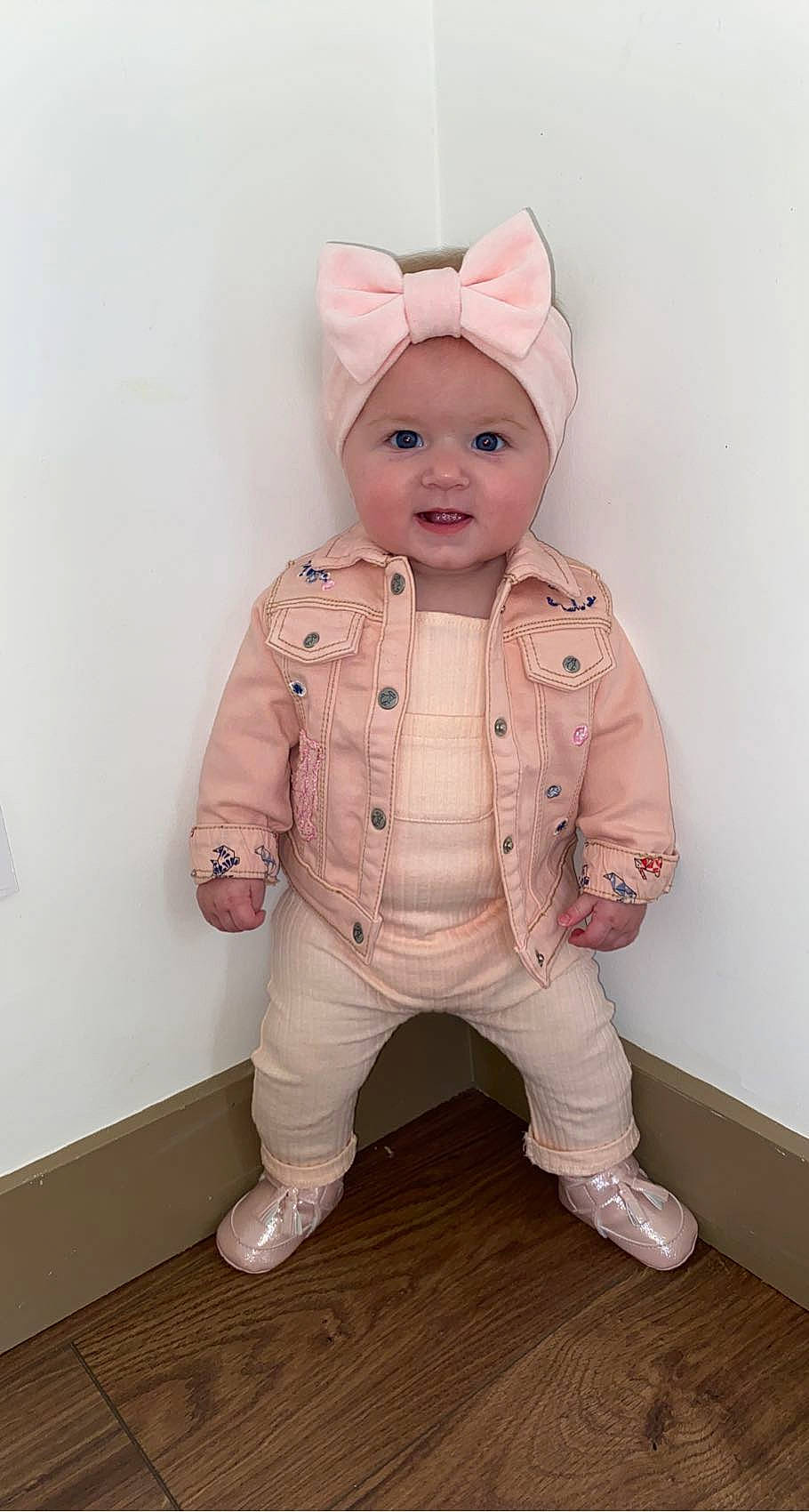 Lïsway a rejoint le concours — aidez-le/la à gagner de superbes lots ! baby, baby_toddler_clothing, cap, cheek, child, collar, eye, face, fashion_accessory, happy, head, headgear, headwear, nose, outerwear, person, pink, sleeve, smile, stuffed_toy