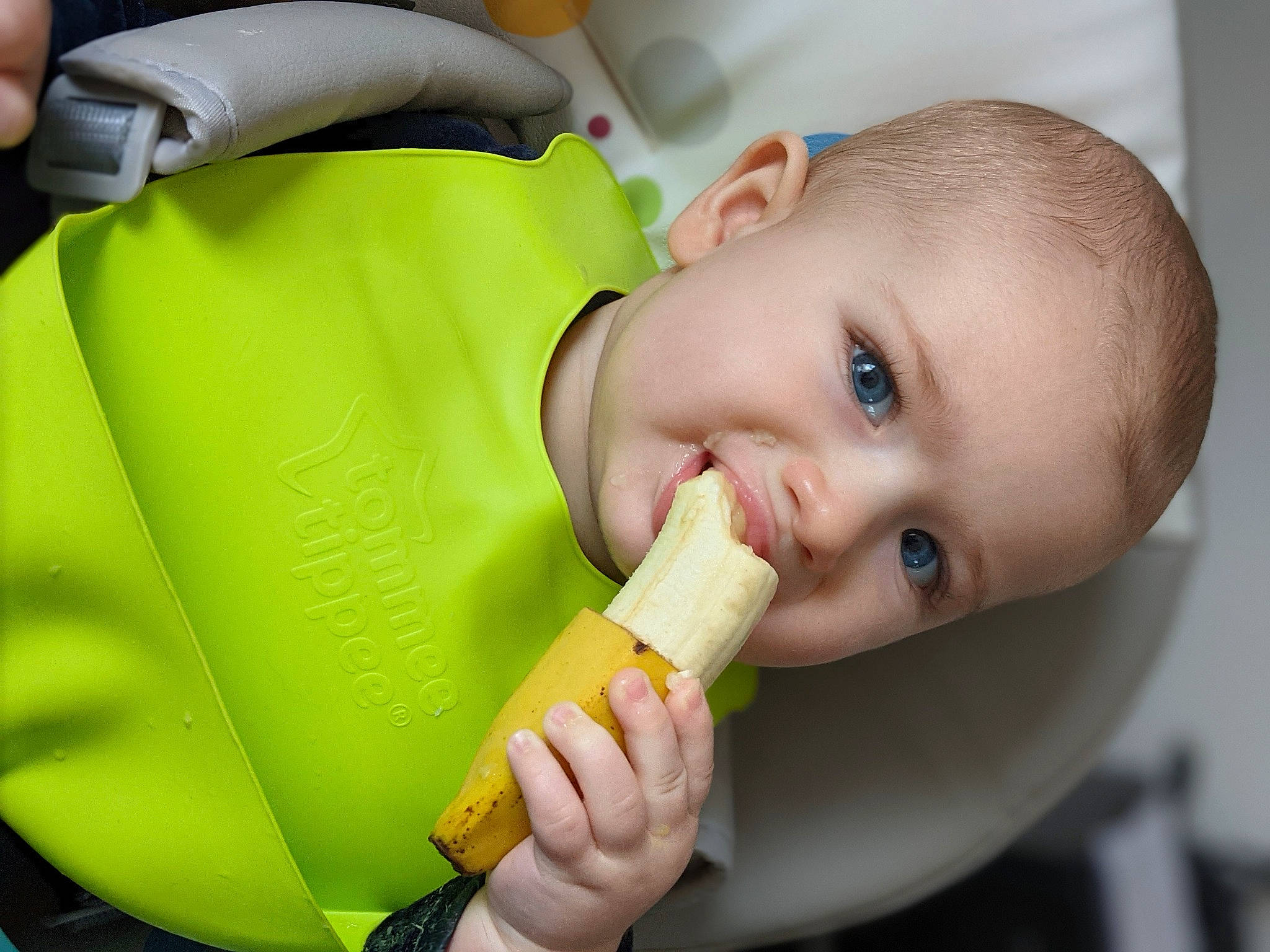 Loup a rejoint le concours — aidez-le/la à gagner de superbes lots ! baby, baby_products, baby_safety, baby_toddler_clothing, cheek, child, drinkware, eyelash, finger, food, food_craving, happy, neck, nose, person, product, skin, smile, tableware, toddler