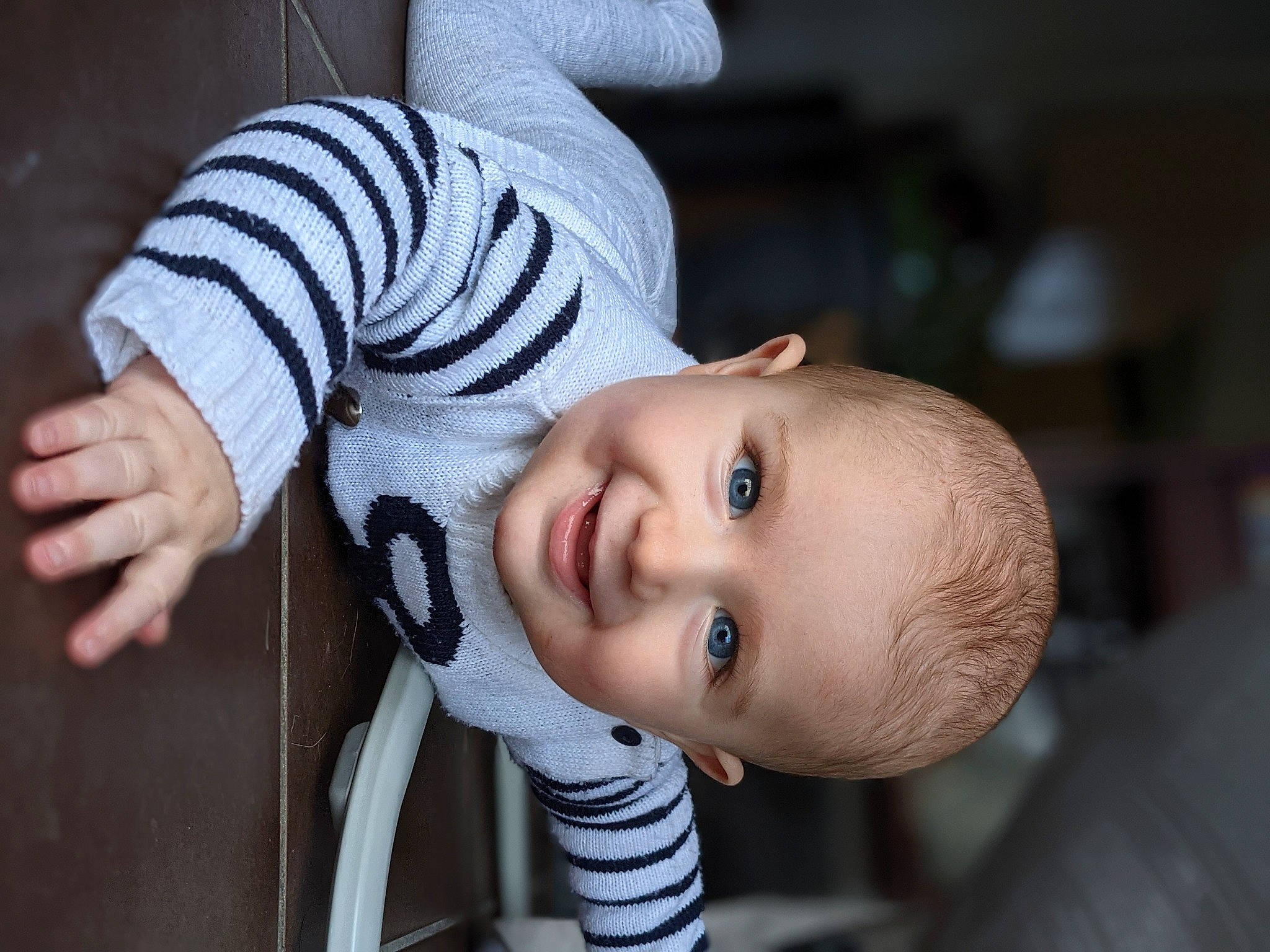 Loup a rejoint le concours — aidez-le/la à gagner de superbes lots ! baby, baby_toddler_clothing, cheek, child, eyebrow, eyelash, flash_photography, happy, human_body, iris, joy, lip, monochrome_photography, nose, organ, person, product, skin, smile, toddler