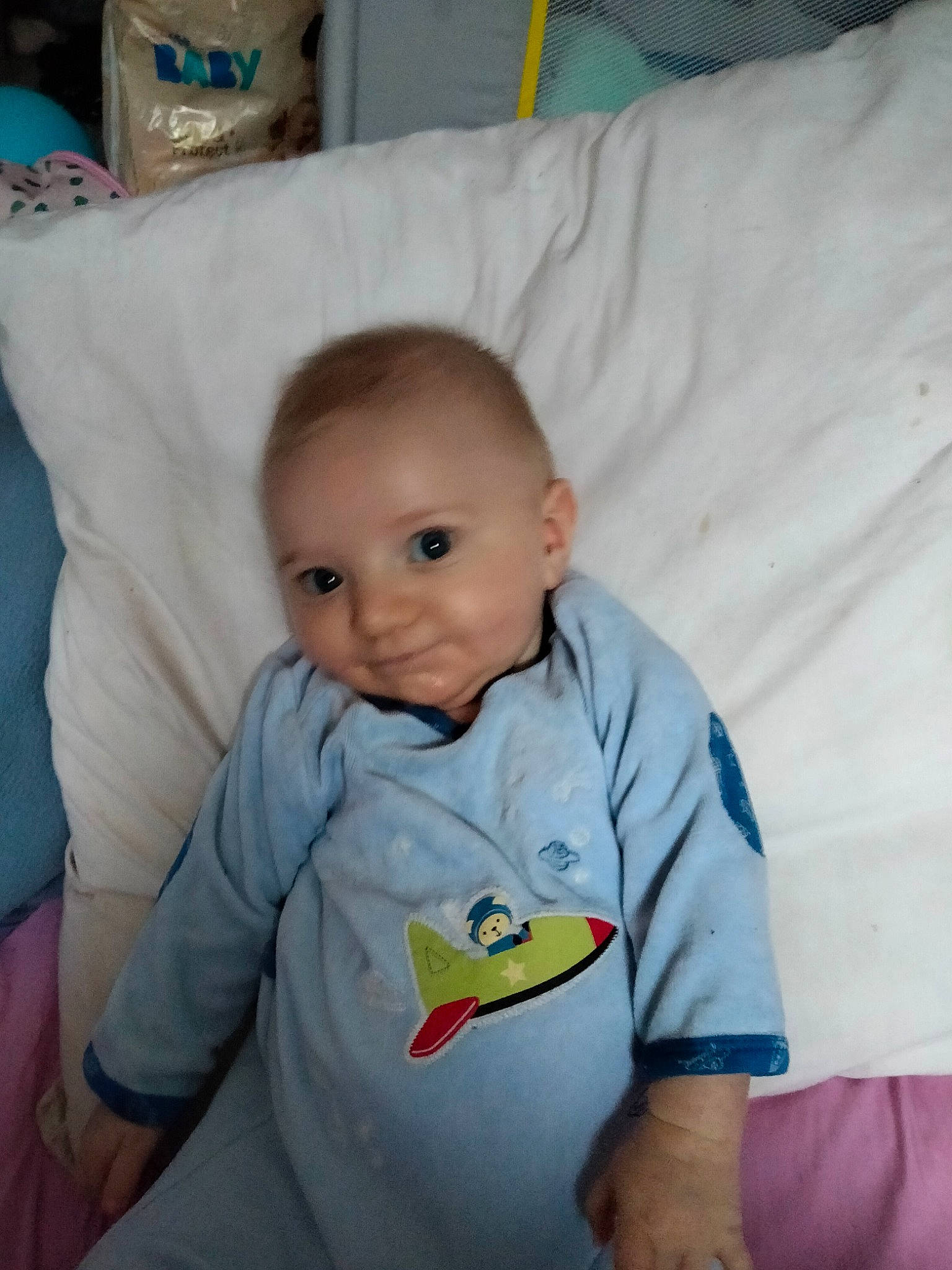 Sohan participe au concours pour gagner de l'argent avec cette photo : arm, baby, baby_toddler_clothing, cheek, child, comfort, couch, eye, flooring, fun, head, iris, linens, mouth, nose, person, skin, sleeve, smile, t_shirt