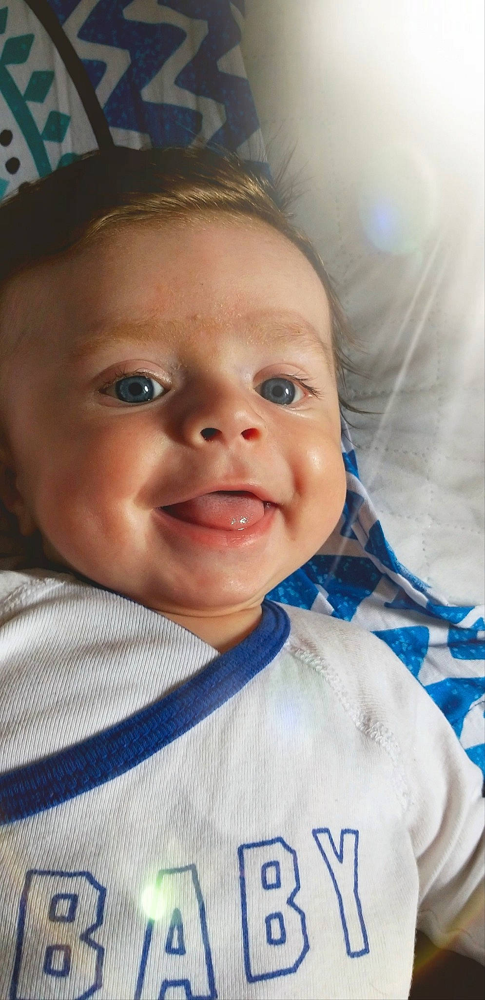 Taïs participe au concours pour gagner de l'argent avec cette photo : baby, baby_making_funny_faces, cheek, child, chin, close_up, eye, eyebrow, face, facial_expression, forehead, happy, head, lip, nose, person, portrait, portrait_photography, skin, smile