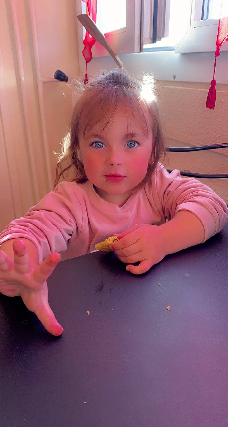 Ilana participe au concours pour gagner de l'argent avec cette photo : arm, baby_toddler_clothing, cheek, face, finger, floor, flooring, gesture, hair, hand, happy, head, lip, mouth, person, pink, skin, sleeve, thumb, toddler