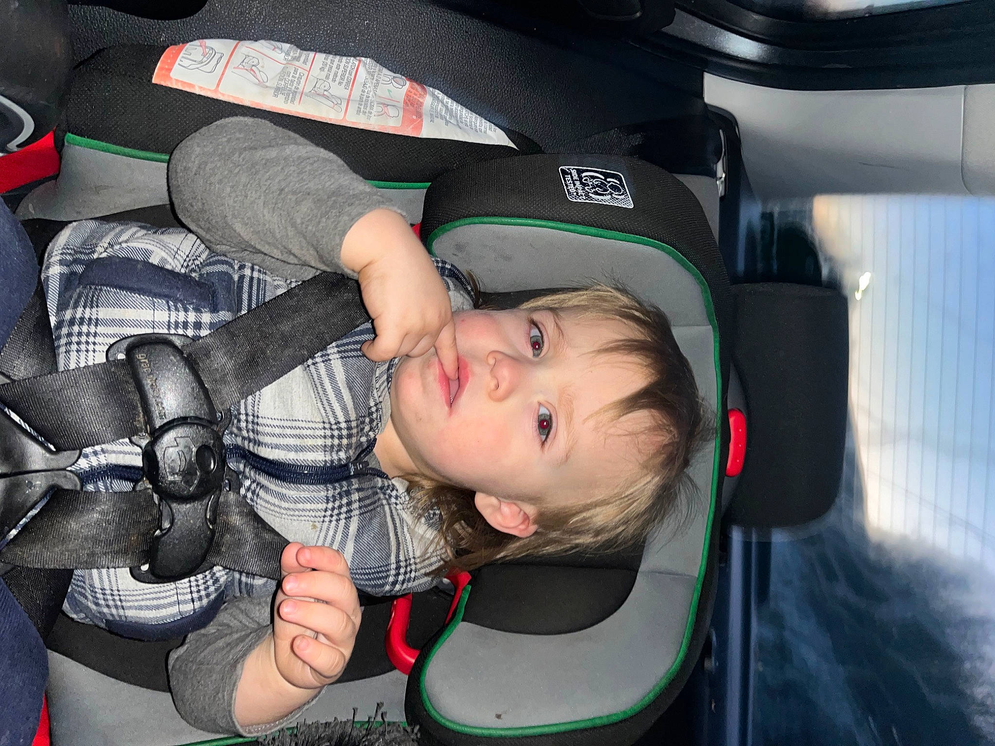 Ej is registered to the contest to win money with this photo: audio_equipment, auto_part, automotive_design, automotive_exterior, automotive_wheel_system, baby, baby_carriage, baby_in_car_seat, baby_products, car_seat, car_seat_cover, child, comfort, fun, motor_vehicle, person, personal_protective_equipment, smile, steering_wheel, toddler