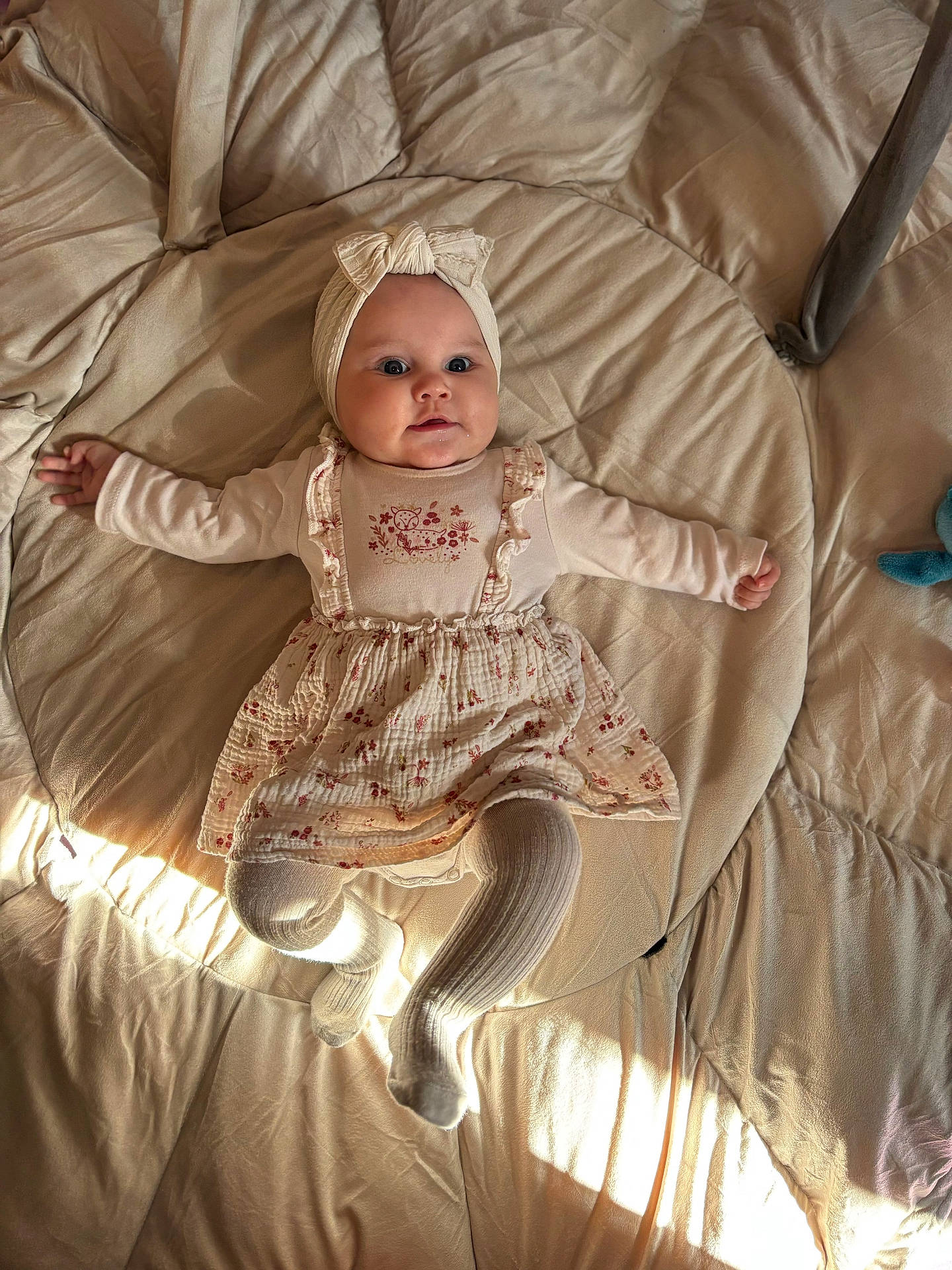 Livyah participe au concours pour gagner de l'argent avec cette photo : baby, bed, bedroom, blanket, bonnet, cap, clothing, couch, crib, cushion, face, furniture, hat, head, indoors, infantbed, person, photography, portrait, room