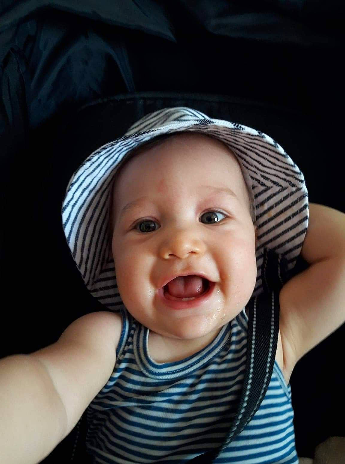 Aaron T a rejoint le concours — aidez-le/la à gagner de superbes lots ! baby, cheek, child, chin, cool, eye, face, facial_expression, hand, hat, head, headgear, lip, mouth, nose, person, photography, portrait_photography, skin, smile