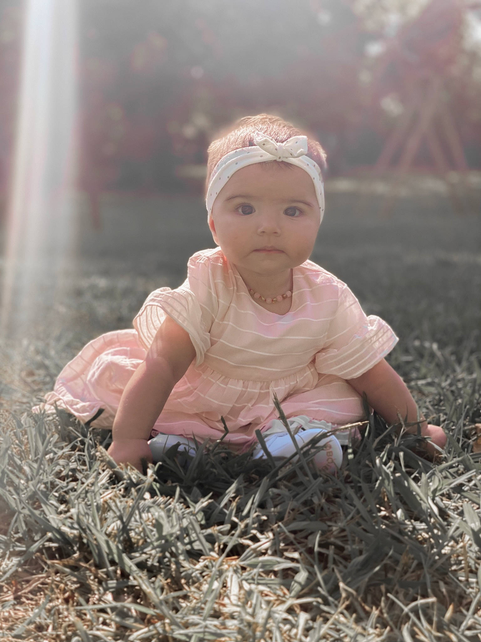 Aaliyah a rejoint le concours — aidez-le/la à gagner de superbes lots ! baby, baby_toddler_clothing, beanie, bonnet, cheek, child, child_model, flash_photography, headband, headpiece, headwear, nose, people_in_nature, person, photo_shoot, portrait_photography, sitting, skin, toddler, water_feature