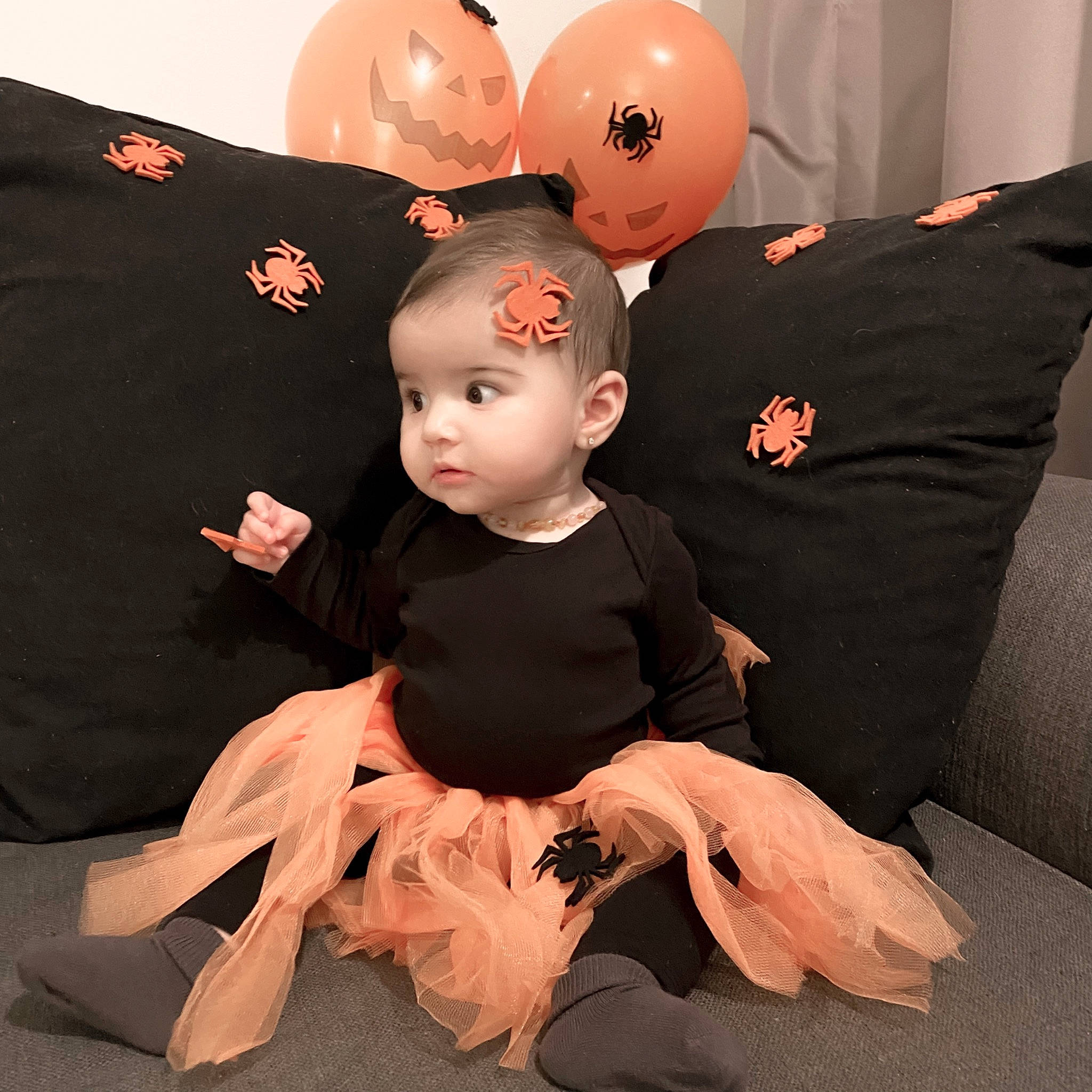 Aaliyah a rejoint le concours — aidez-le/la à gagner de superbes lots ! baby, baby_toddler_clothing, ballet_tutu, balloon, costume, costume_accessory, day_dress, embellishment, love, party_supply, person, ruffle, toddler