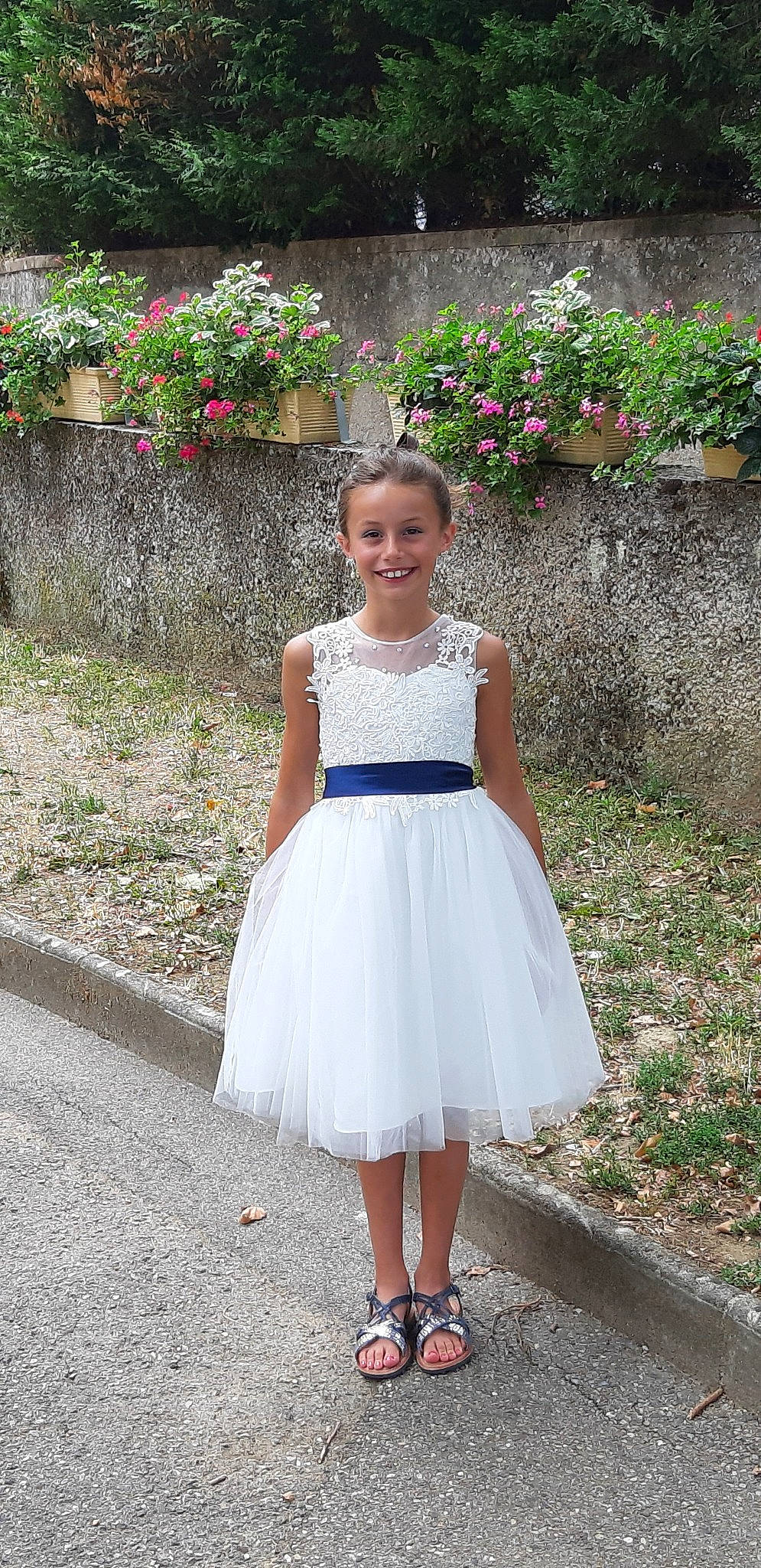 Lilly participe au concours pour gagner de l'argent avec cette photo : a_line, bridal_clothing, bridal_party_dress, ceremony, child, child_model, clothing, cocktail_dress, day_dress, dress, flower_girl, gown, joy, pattern, person, photograph, shoulder, smile, textile, waist
