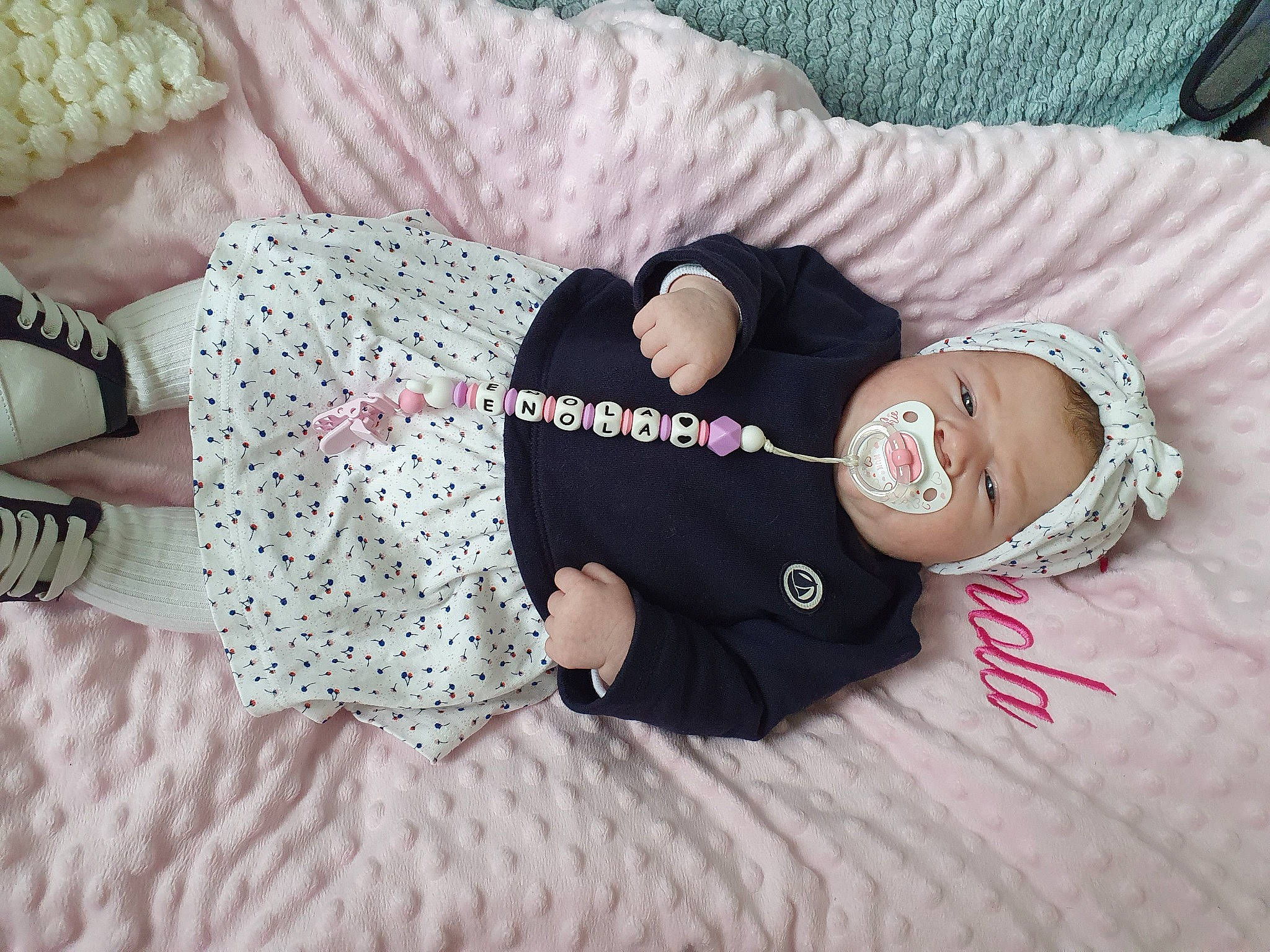 Enola participe au concours pour gagner de l'argent avec cette photo : arm, baby_toddler_clothing, comfort, dress, face, finger, glasses, hand, head, headgear, human_body, lap, leg, pattern, person, pink, product, sleeve, sock, thigh