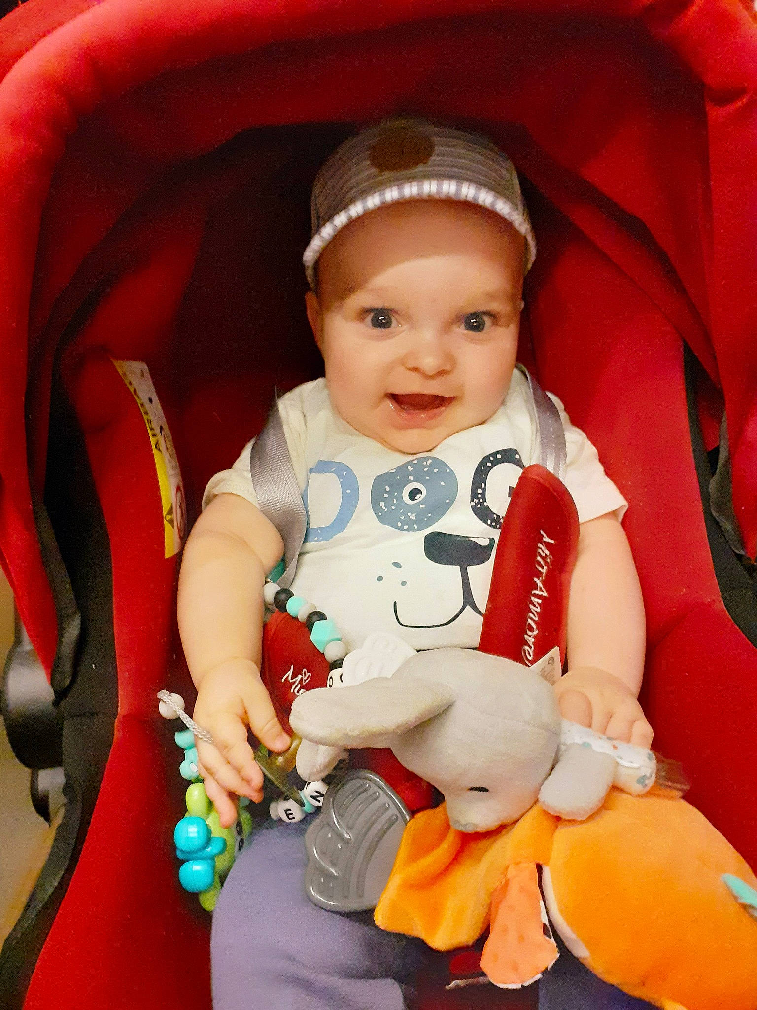 Ennio participe au concours pour gagner de l'argent avec cette photo : baby, baby_carriage, baby_toddler_clothing, cheek, child, comfort, eye, facial_expression, finger, hand, happy, head, headwear, human_body, lap, mammal, mouth, person, skin, smile