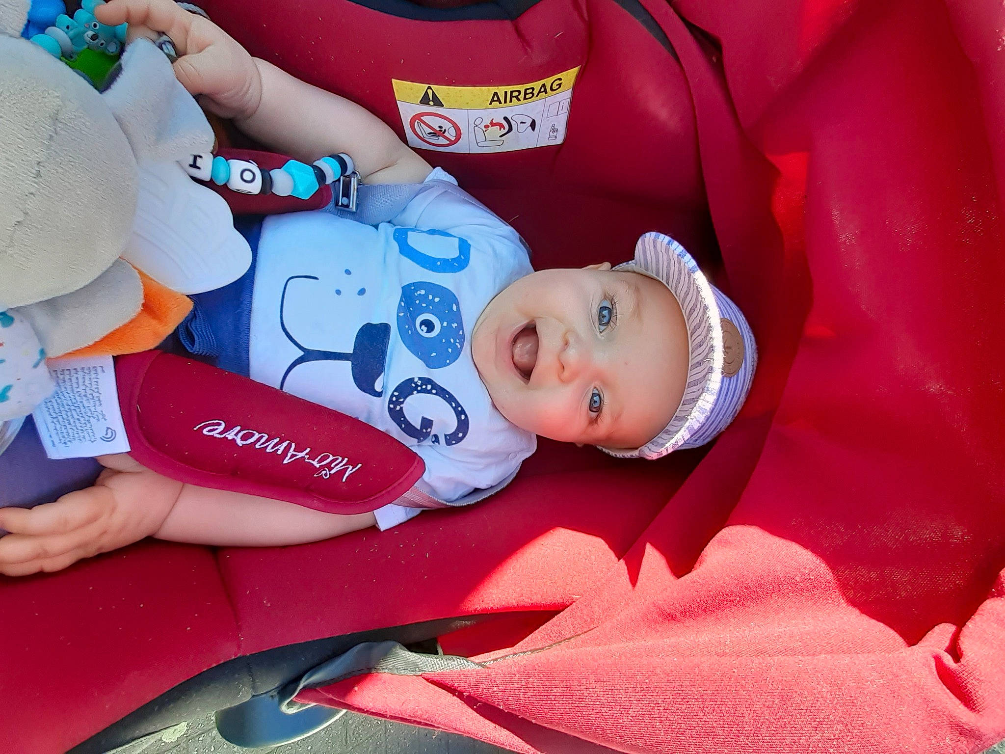 Ennio participe au concours pour gagner de l'argent avec cette photo : baby, baby_products, baby_toddler_clothing, carmine, child, comfort, happy, headwear, linens, magenta, person, pink, plastic, room, smile, toddler