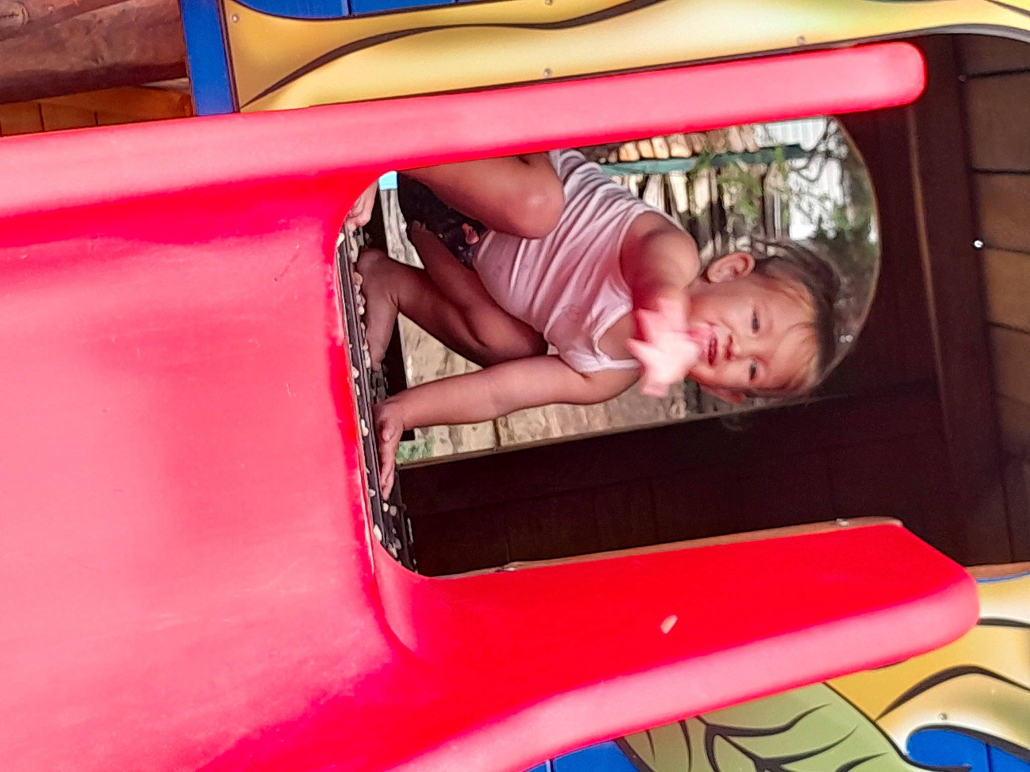 Kataleya participe au concours pour gagner de l'argent avec cette photo : automotive_design, automotive_exterior, baby, baby_products, baby_toddler_clothing, bumper, child, comfort, fun, leisure, magenta, motor_vehicle, person, pink, play, recreation, room, sitting, toddler, vehicle_door