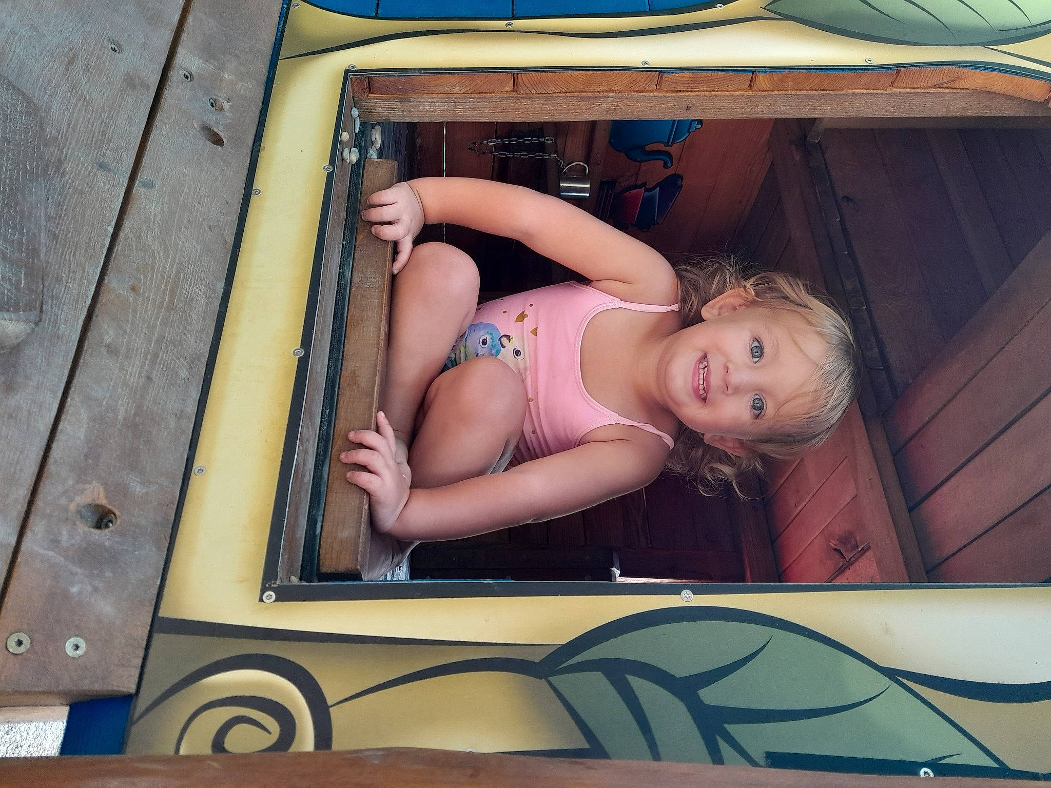 Kataleya a rejoint le concours — aidez-le/la à gagner de superbes lots ! abdomen, arm, art, brassiere, chest, foot, fun, happy, human_body, human_leg, joy, leg, lingerie, person, sitting, swimwear, thigh, toddler, trunk, undergarment