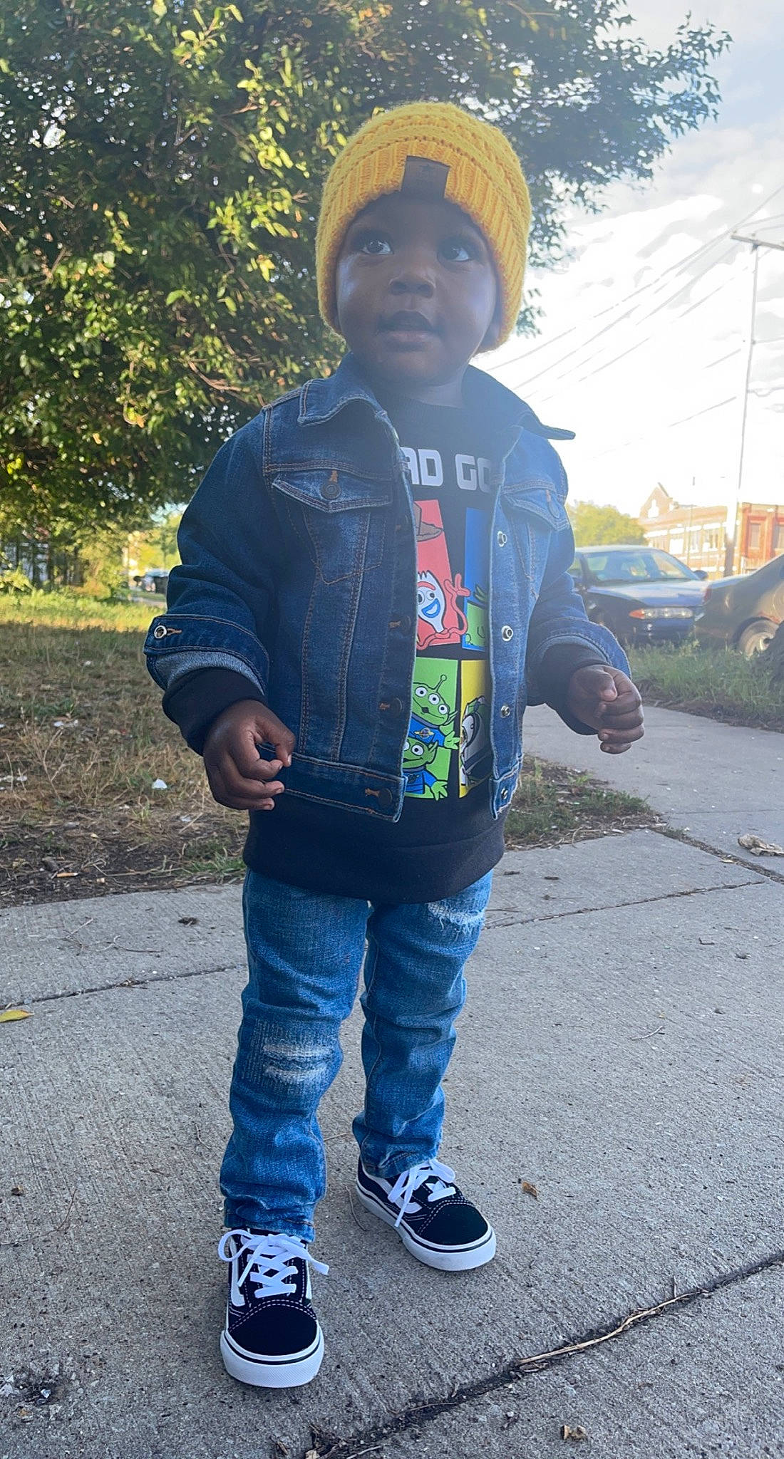 Ej is registered to the contest to win money with this photo: asphalt, cap, child, denim, electric_blue, fun, grass, jacket, jeans, leisure, outerwear, pattern, person, personal_protective_equipment, plant, recreation, sleeve, street_fashion, t_shirt, toddler