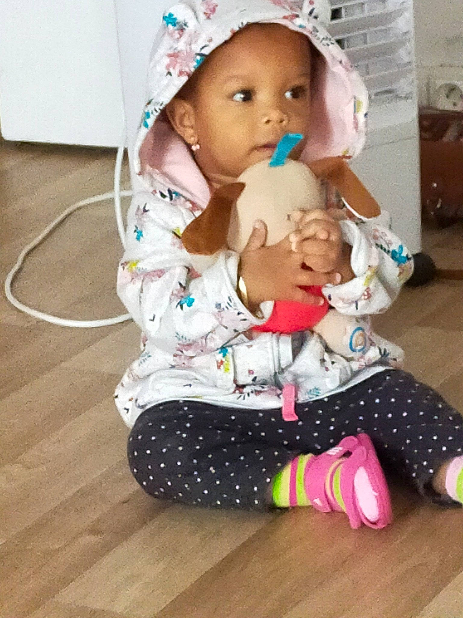 Ayline participe au concours pour gagner de l'argent avec cette photo : baby, baby_products, baby_toddler_clothing, child, costume, doll, event, fashion_accessory, flooring, fur, magenta, pattern, person, pink, purple, sitting, skin, sleeve, toddler, toy