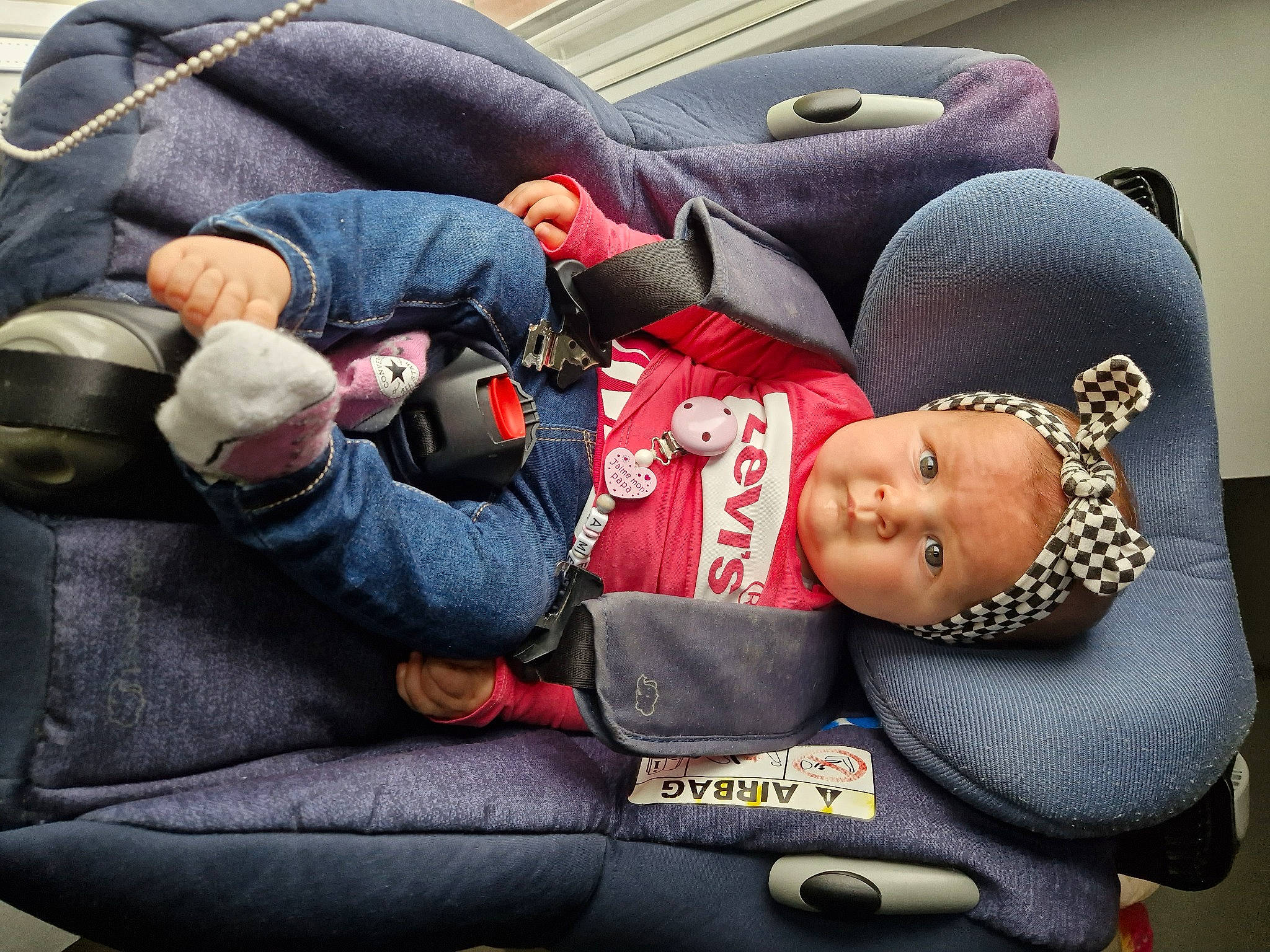 Amélia participe au concours pour gagner de l'argent avec cette photo : auto_part, automotive_design, baby_carriage, baby_products, car_seat, child, comfort, family_car, fashion_accessory, human_body, jewellery, lap, luxury_vehicle, motor_vehicle, nap, person, personal_protective_equipment, sitting, steering_wheel, toddler