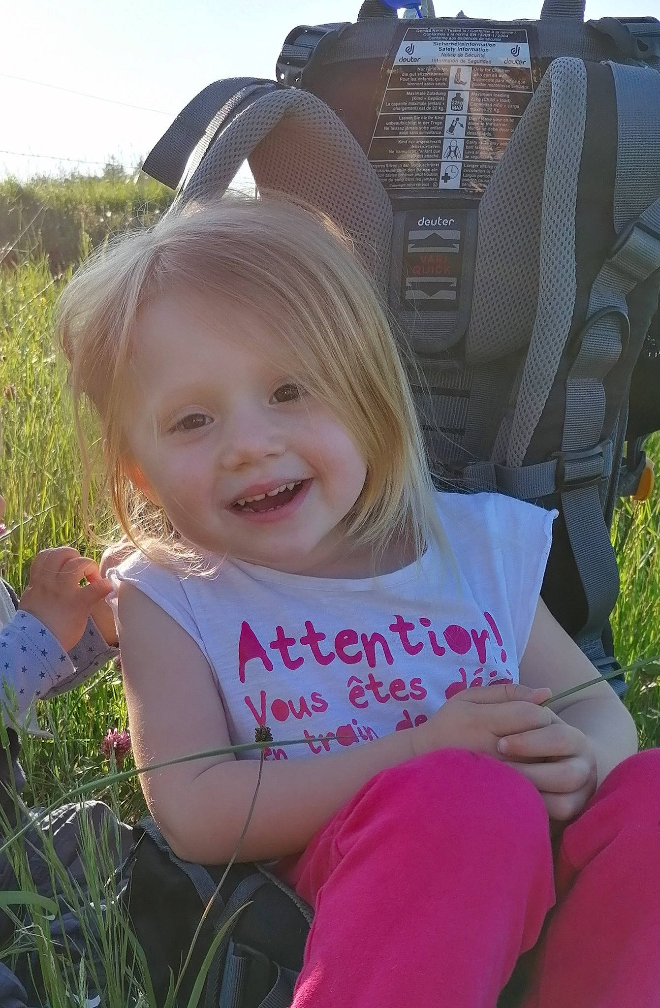 Margot participe au concours pour gagner de l'argent avec cette photo : child, grass, grass_family, happy, joy, person, plant, skin, smile, summer, toddler