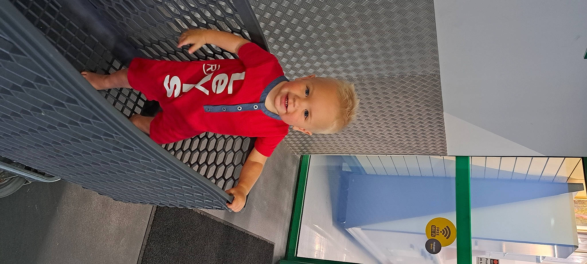 Sohan participe au concours pour gagner de l'argent avec cette photo : baby, baby_products, baby_toddler_clothing, baseball_cap, cap, child, comfort, electric_blue, fun, hat, joy, leisure, pattern, person, product, smile, t_shirt, toddler