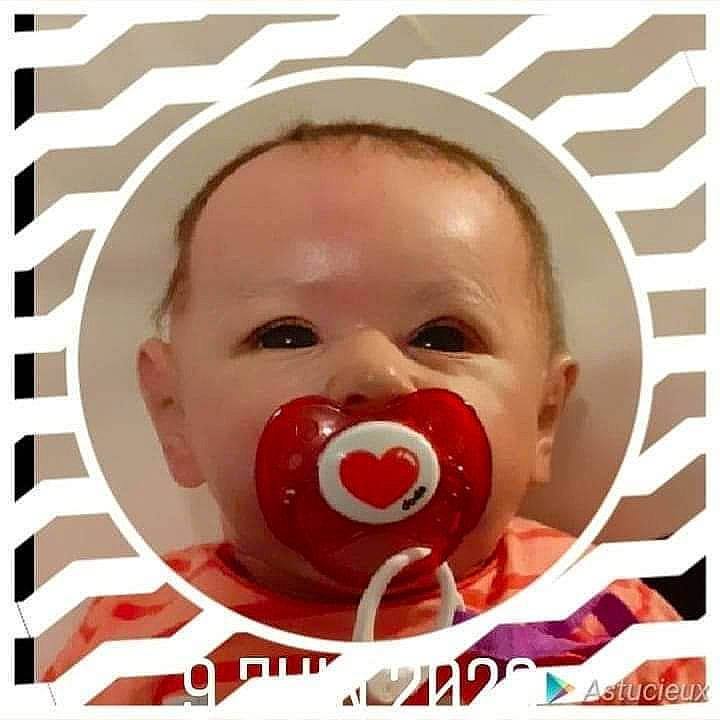 Camille participe au concours pour gagner de l'argent avec cette photo : art, baby, baby_sleeping, baby_toddler_clothing, cheek, child, circle, eye, eyebrow, eyelash, facial_expression, font, happy, head, illustration, jaw, lip, mouth, nose, person