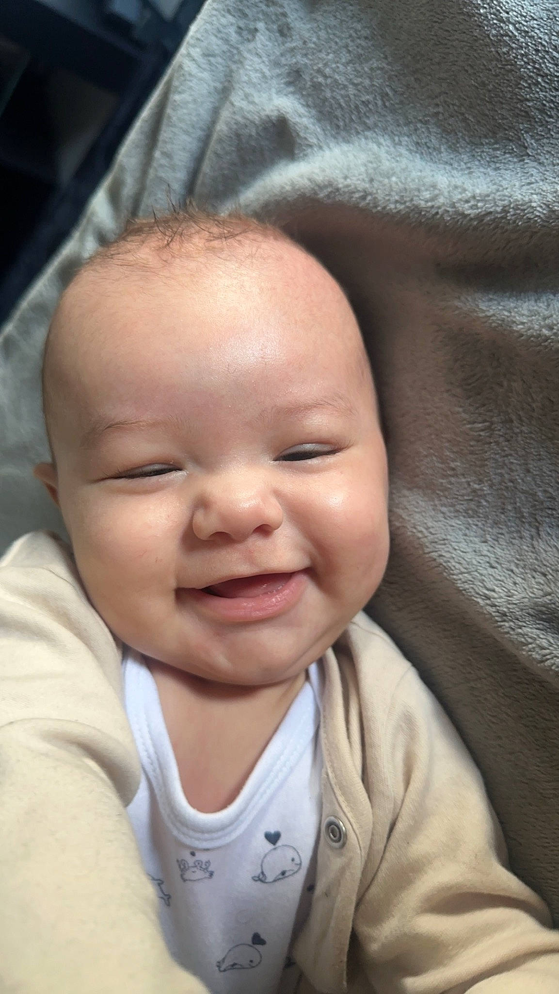 Mélyann a rejoint le concours — aidez-le/la à gagner de superbes lots ! baby, baby_toddler_clothing, cheek, child, comfort, ear, eyelash, face, gesture, happy, head, iris, joy, lip, mouth, nose, person, skin, sleeve, smile