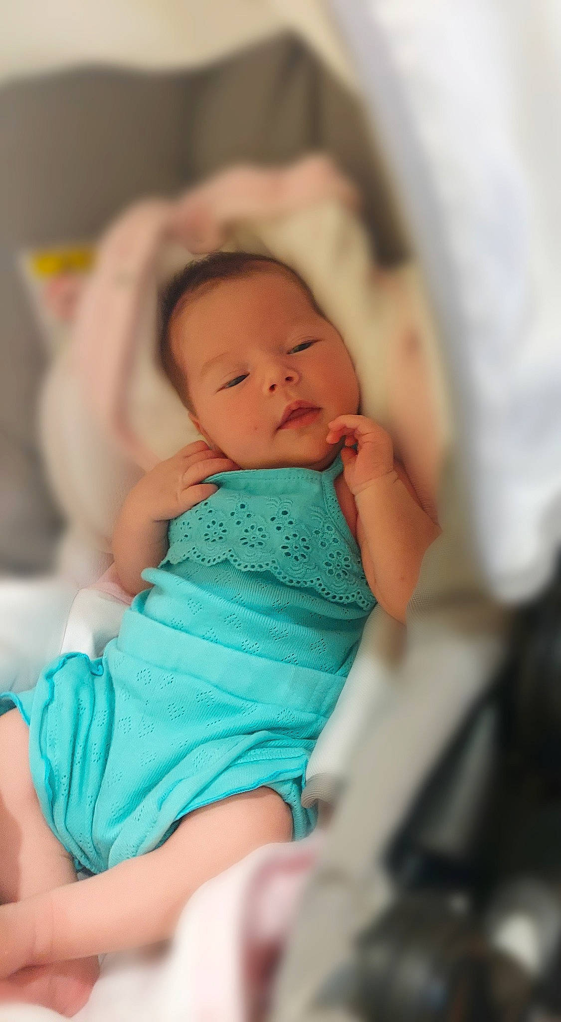 Inaya a rejoint le concours — aidez-le/la à gagner de superbes lots ! baby, beauty, birth, cheek, child, eye, finger, nose, person, skin, toddler