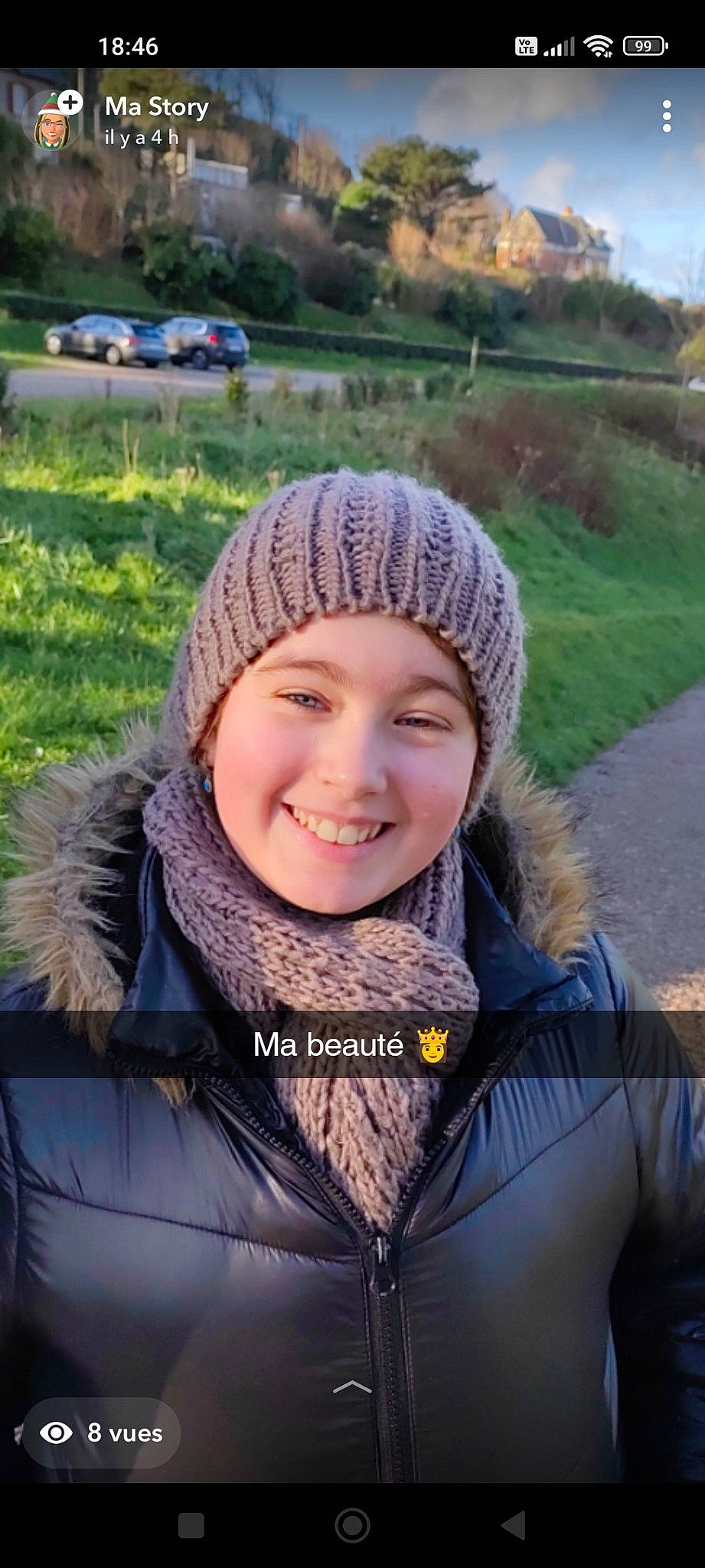 Abbygaelle a rejoint le concours — aidez-le/la à gagner de superbes lots ! cap, cool, electric_blue, freezing, fun, grass, happy, headwear, jacket, joy, knit_cap, leisure, outerwear, person, plant, scarf, shawl, smile, travel, tree