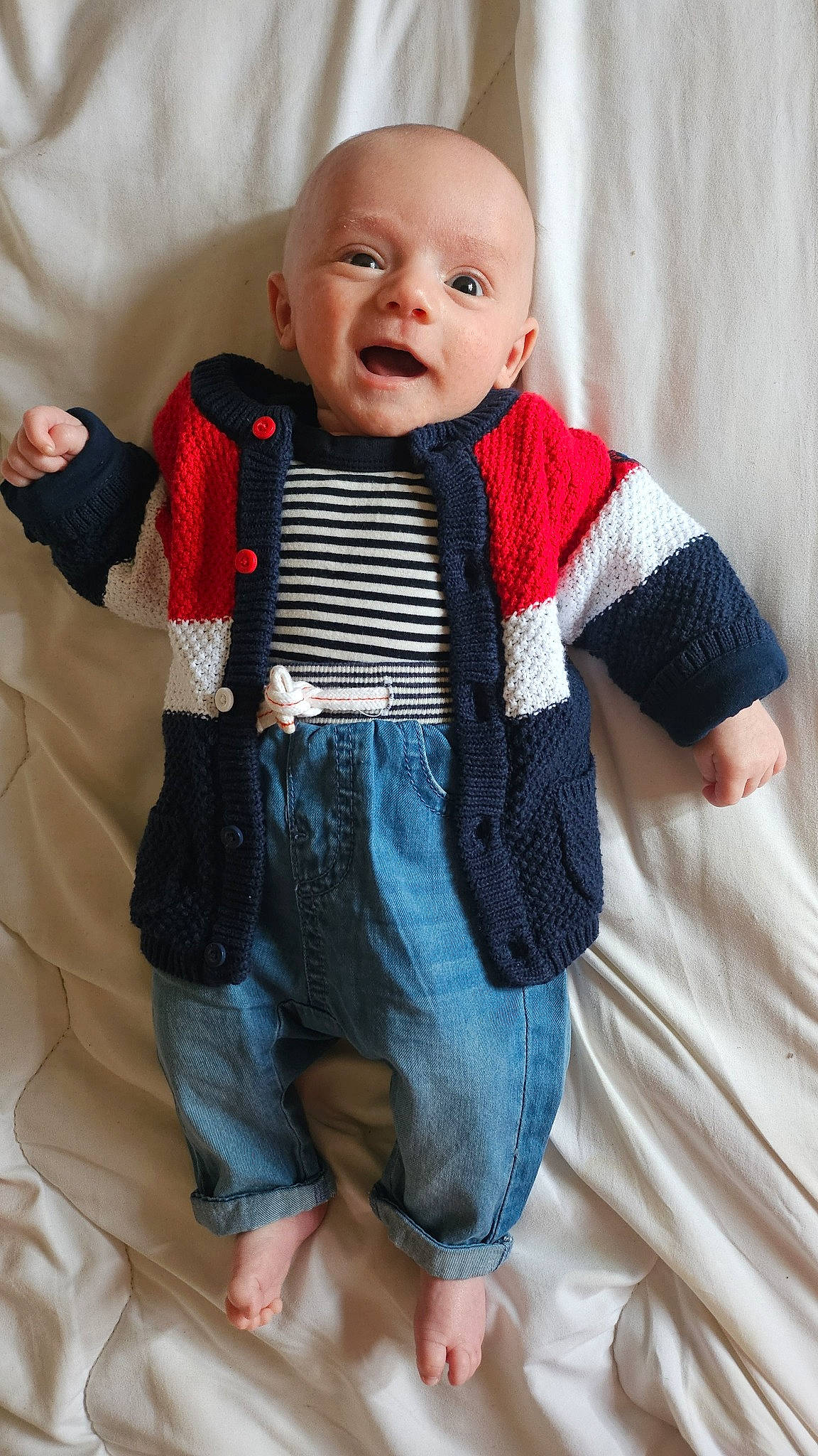 Giulian participe au concours pour gagner de l'argent avec cette photo : baby, baby_products, baby_toddler_clothing, bow_tie, child, collar, denim, dress_shirt, electric_blue, fashion_accessory, formal_wear, pattern, person, sitting, sleeve, smile, t_shirt, textile, tie, toddler