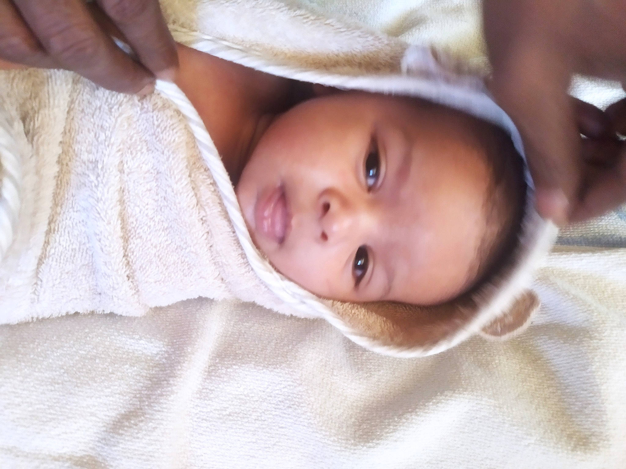 Kelyan a rejoint le concours — aidez-le/la à gagner de superbes lots ! baby, baby_toddler_clothing, cheek, child, comfort, eyelash, finger, gesture, grass, hand, happy, headgear, iris, lip, nose, person, skin, sleeve, toddler, tree